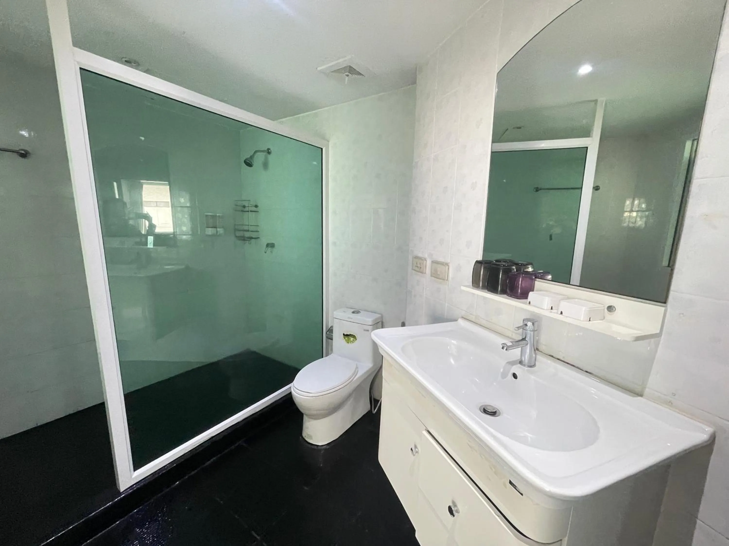 Bathroom in W-9 Hotel