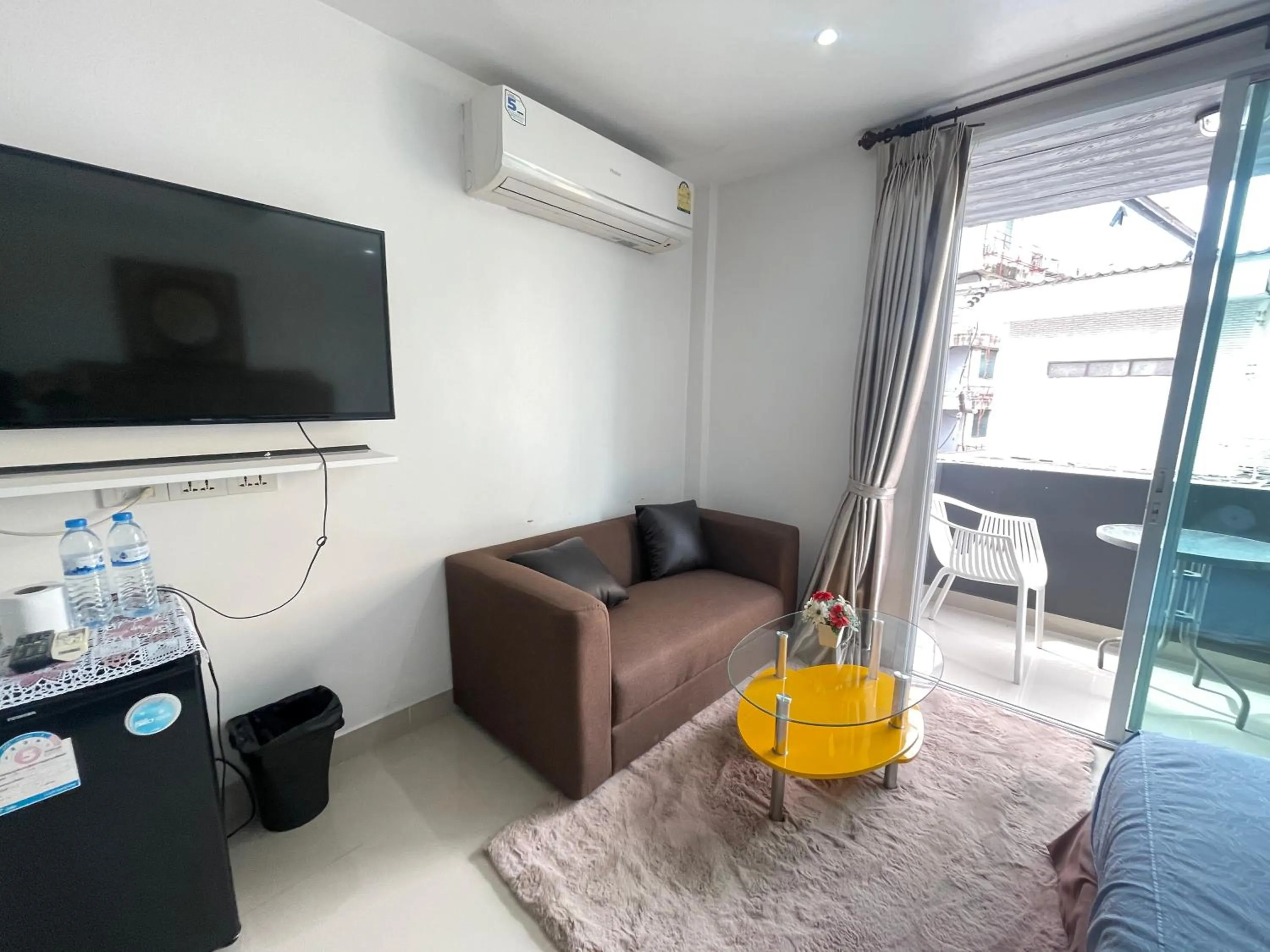 Photo of the whole room, Bed in W-9 Hotel