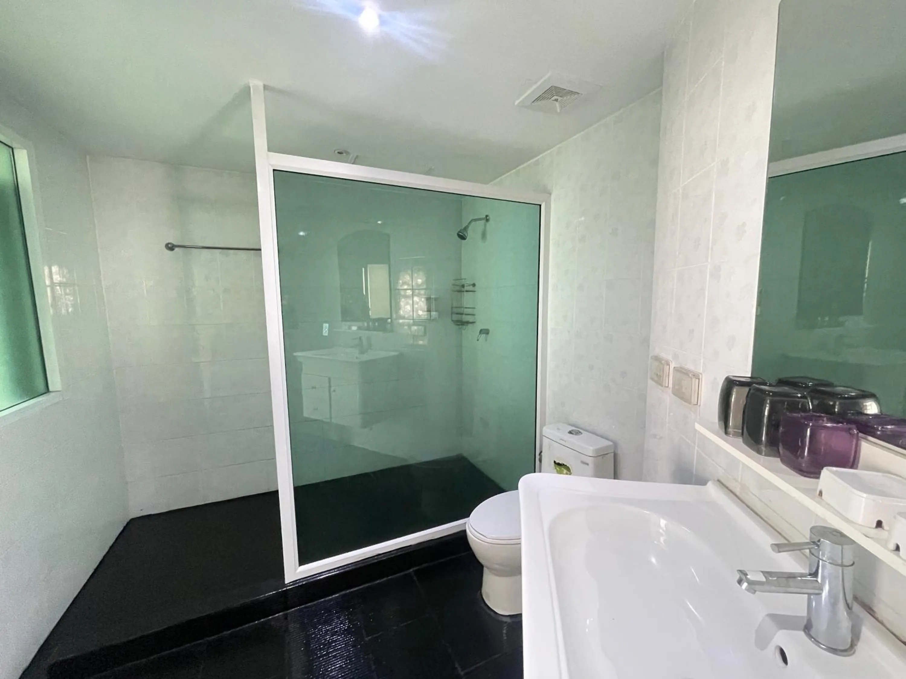 Bathroom in W-9 Hotel