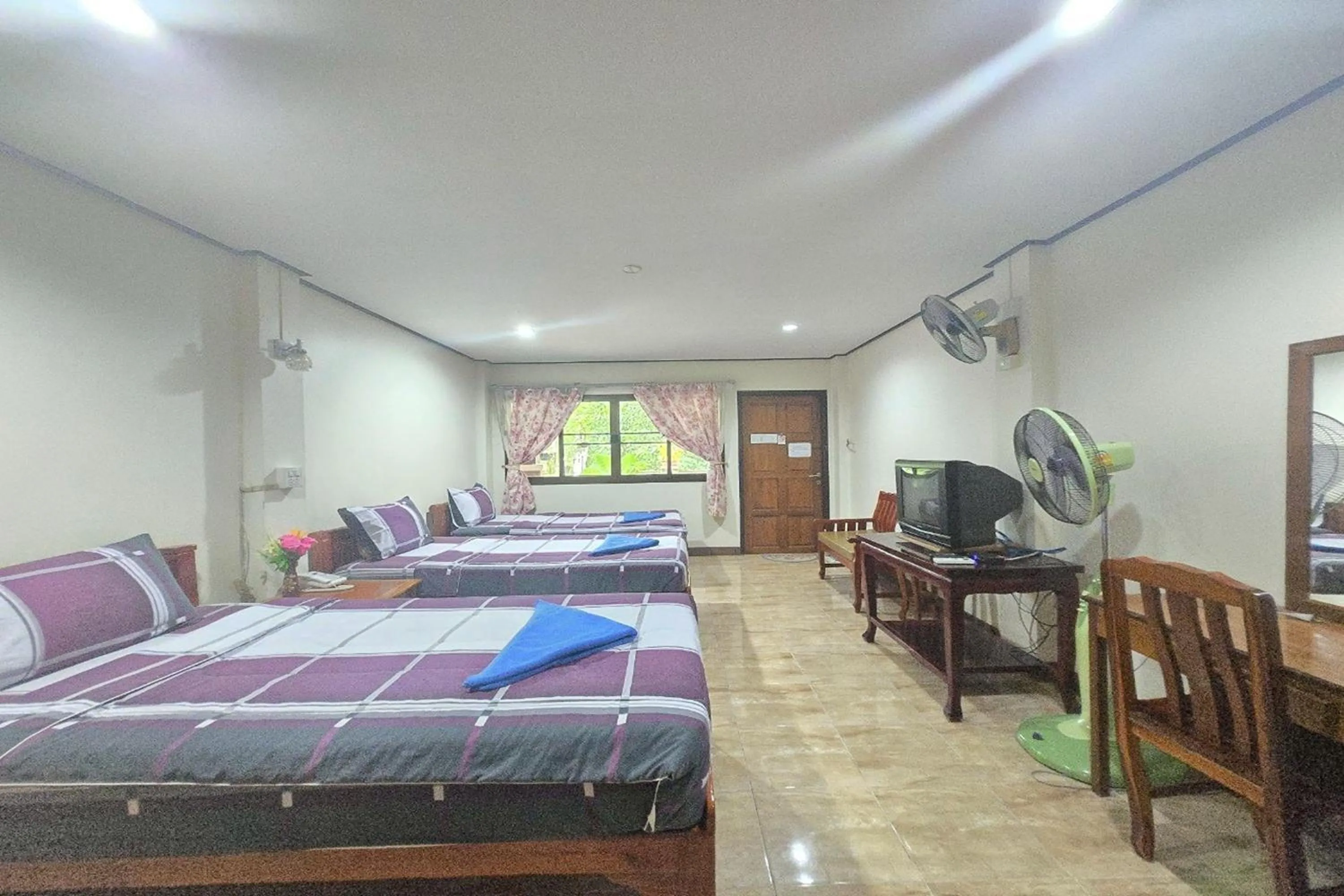 Bed in Phaiboon Hotel & Resort