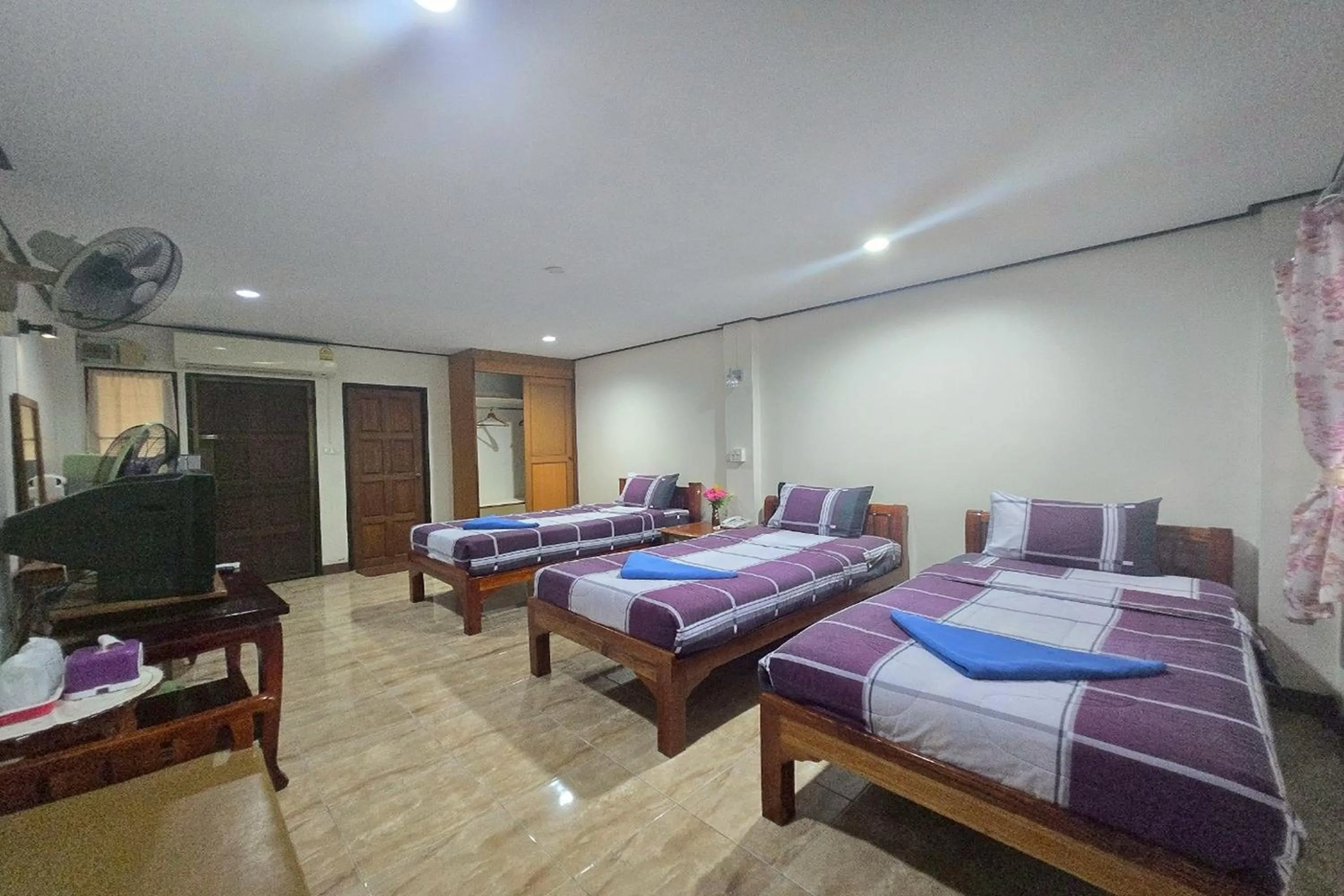 Bed in Phaiboon Hotel & Resort