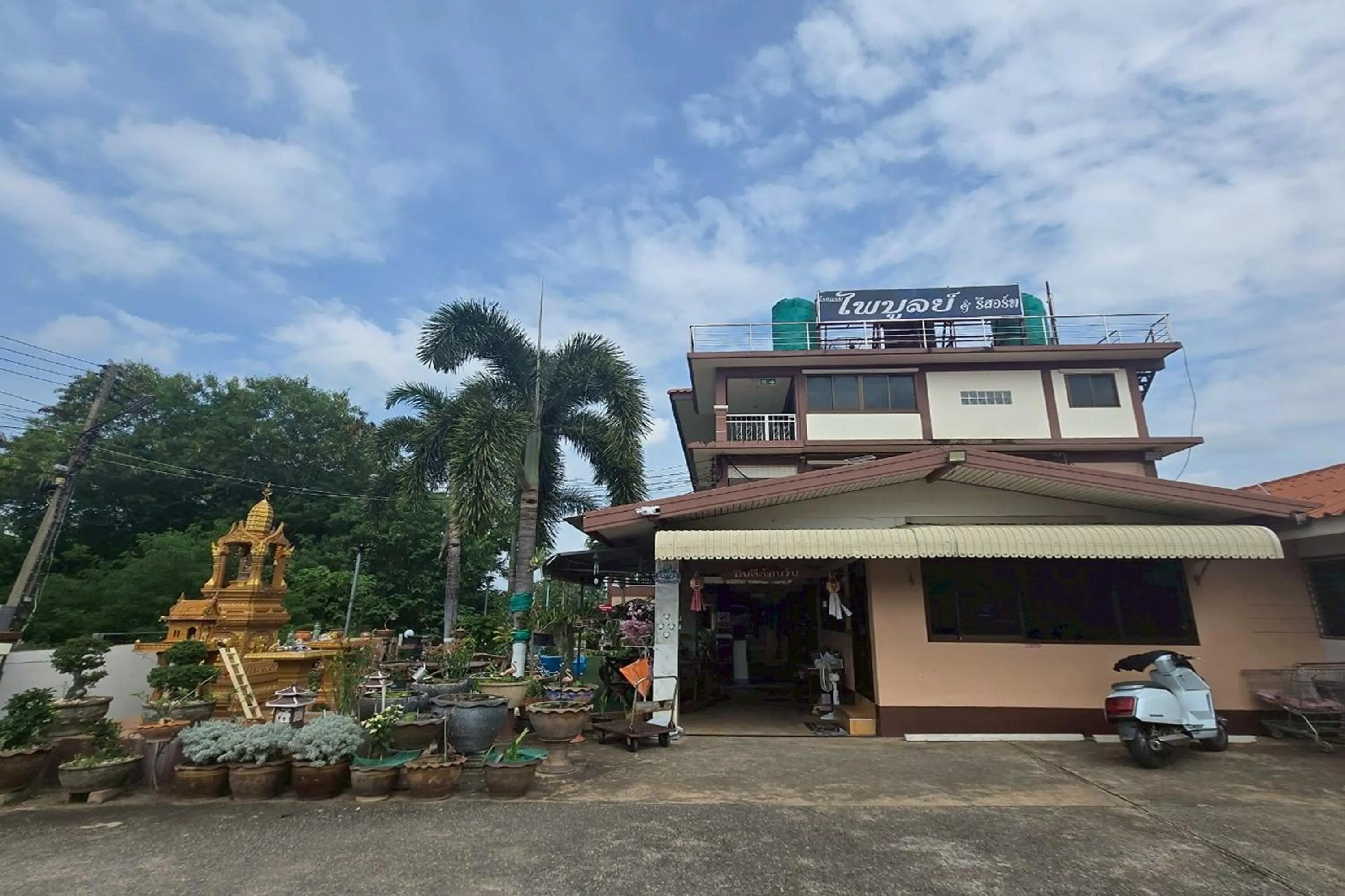 Property building in Phaiboon Hotel & Resort