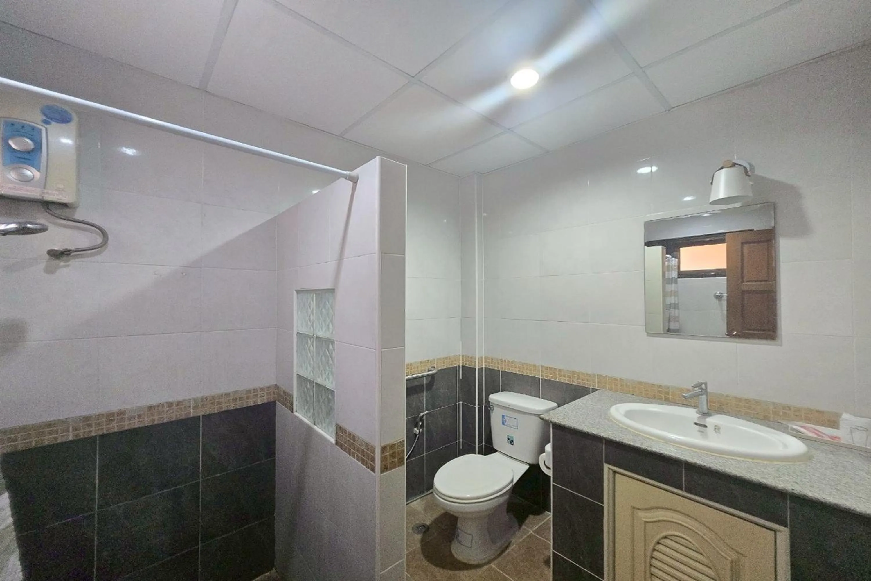 Bathroom in Phaiboon Hotel & Resort