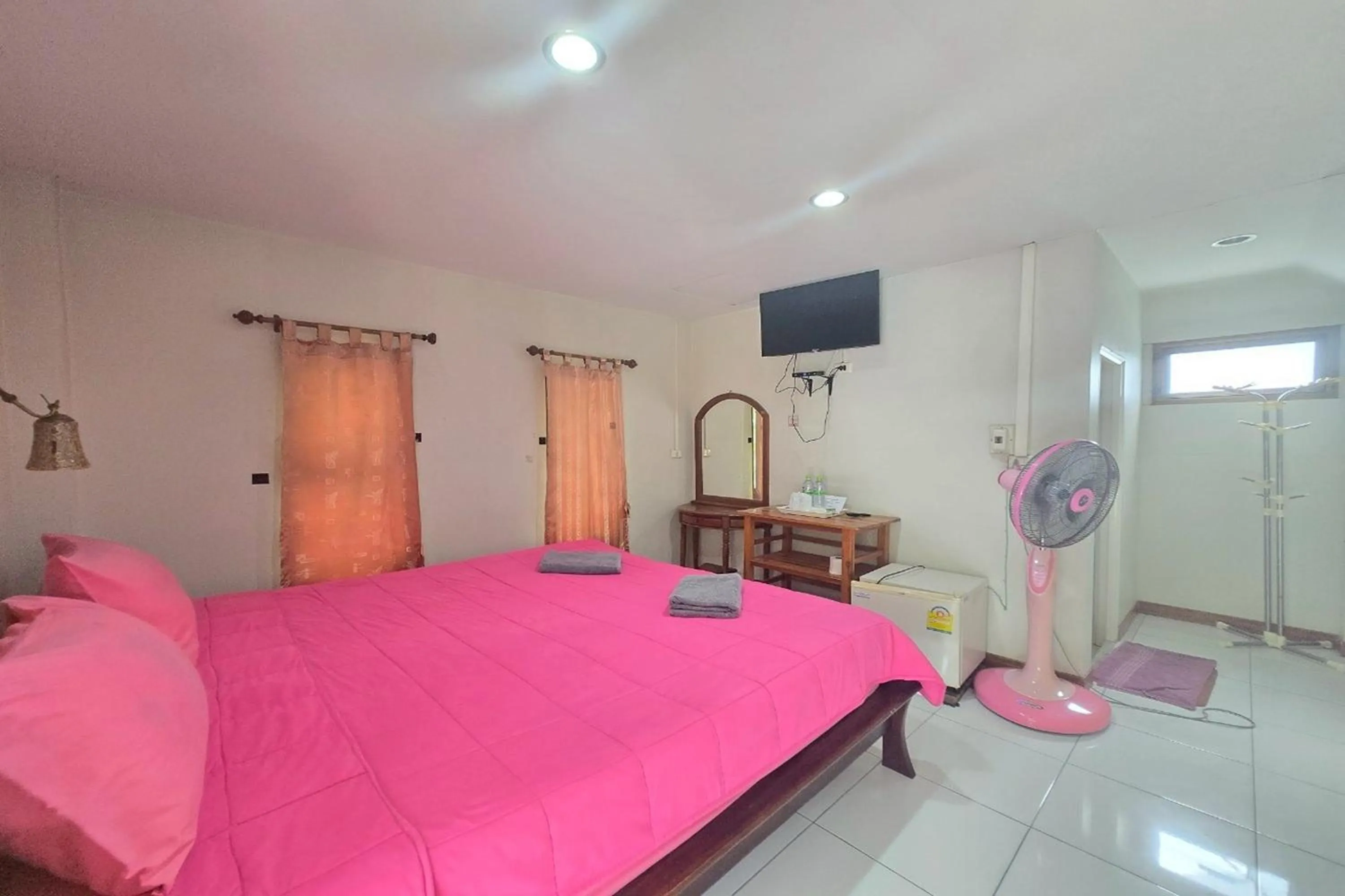 Bed in Phaiboon Hotel & Resort