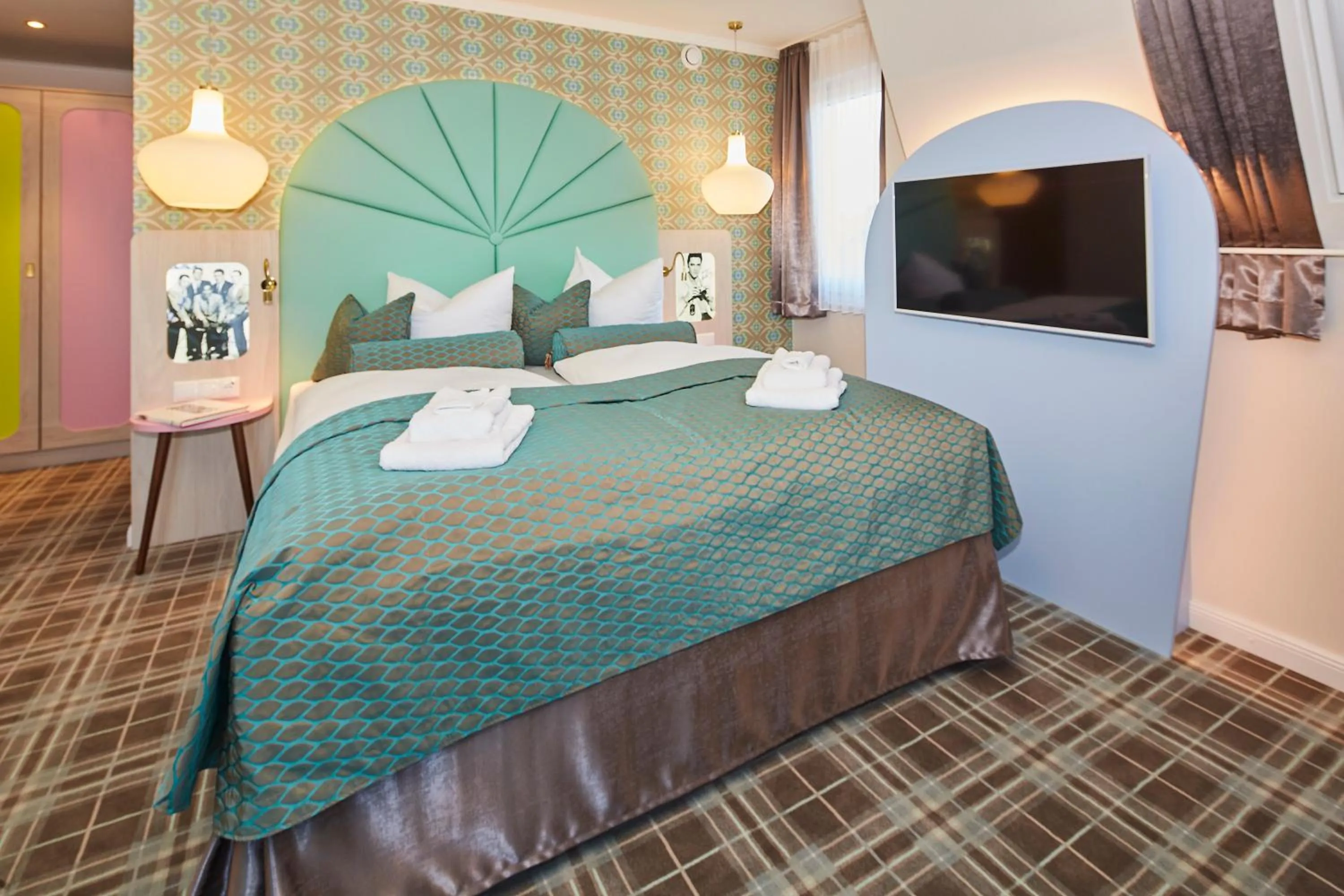 Bed in Bernstein Hotel "50`s Seaside Motel"