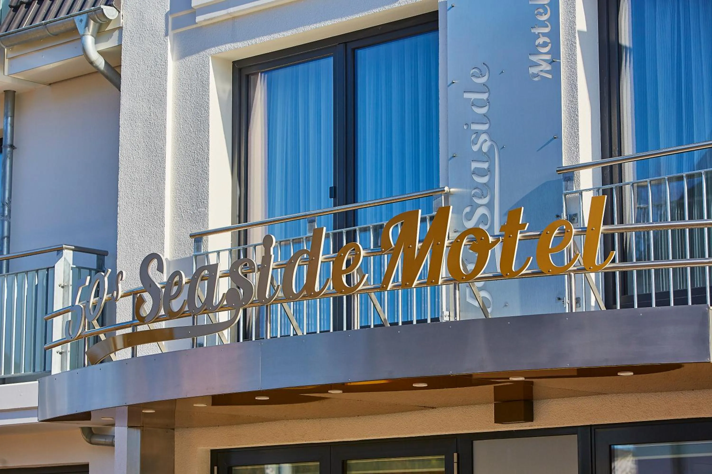 Property building in Bernstein Hotel "50`s Seaside Motel"