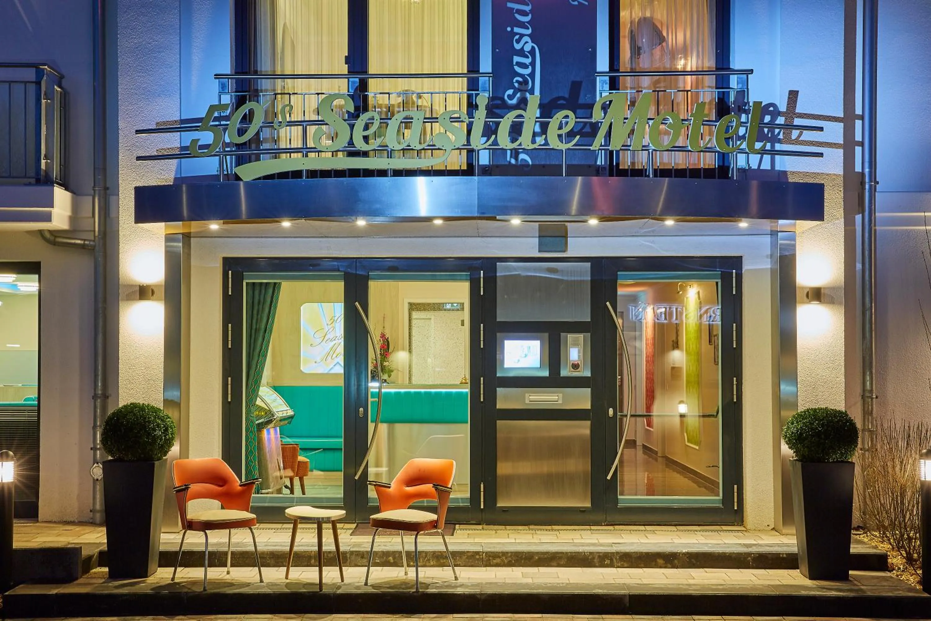 Facade/entrance in Bernstein Hotel "50`s Seaside Motel"