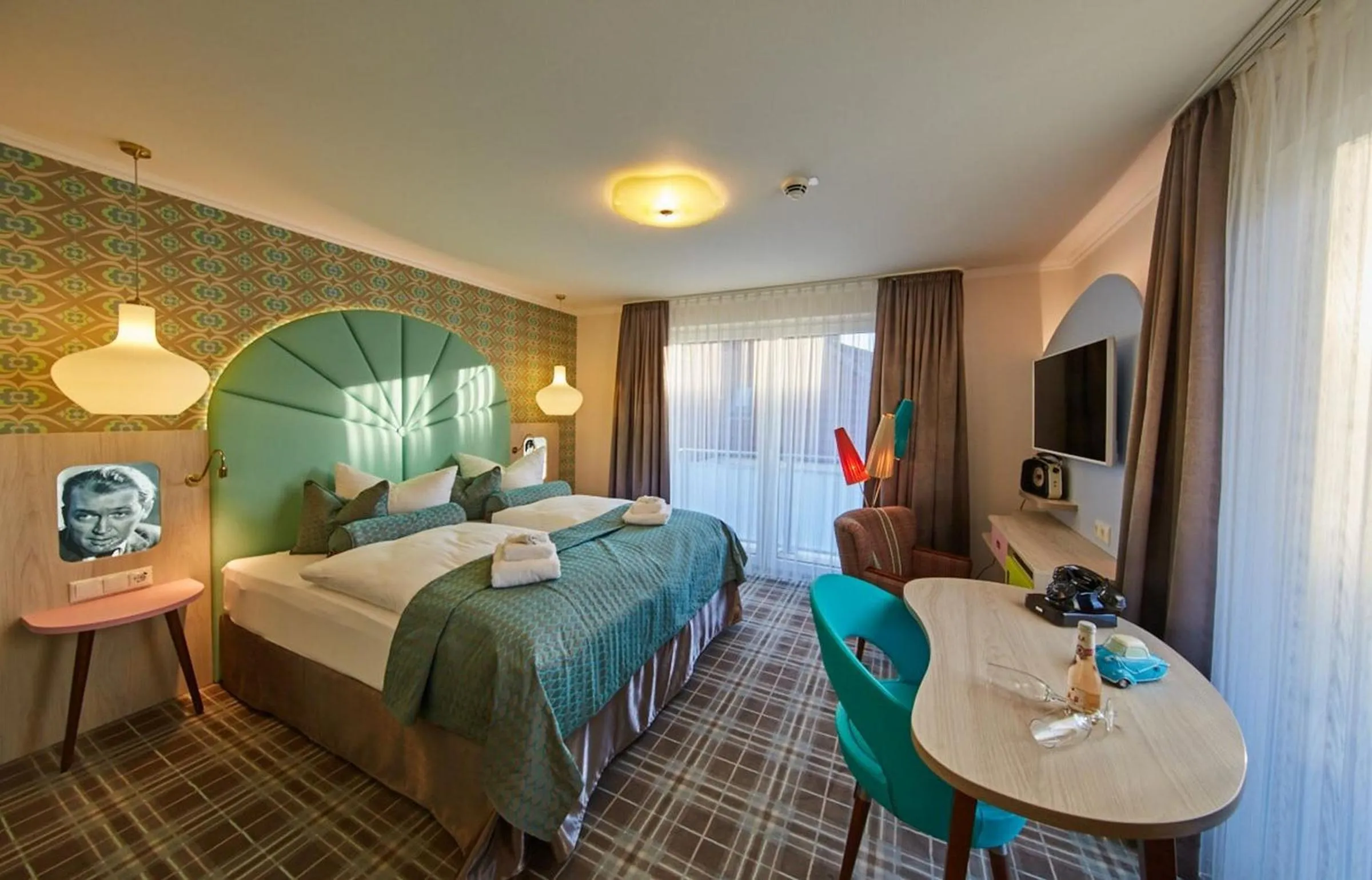 TV and multimedia, Bed in Bernstein Hotel "50`s Seaside Motel"