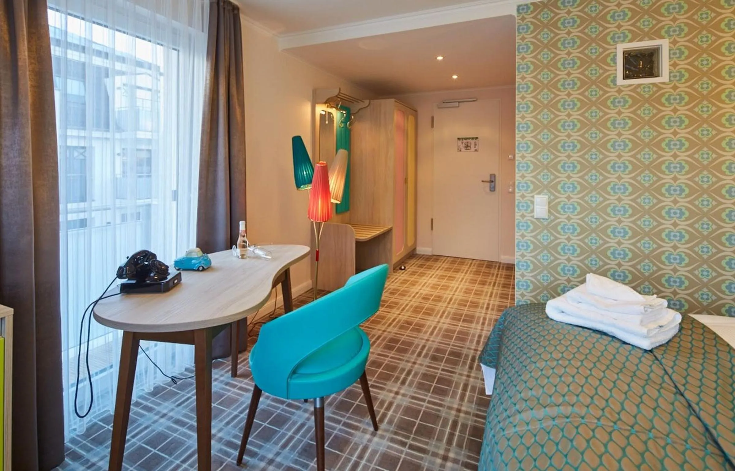 Photo of the whole room, Bed in Bernstein Hotel "50`s Seaside Motel"