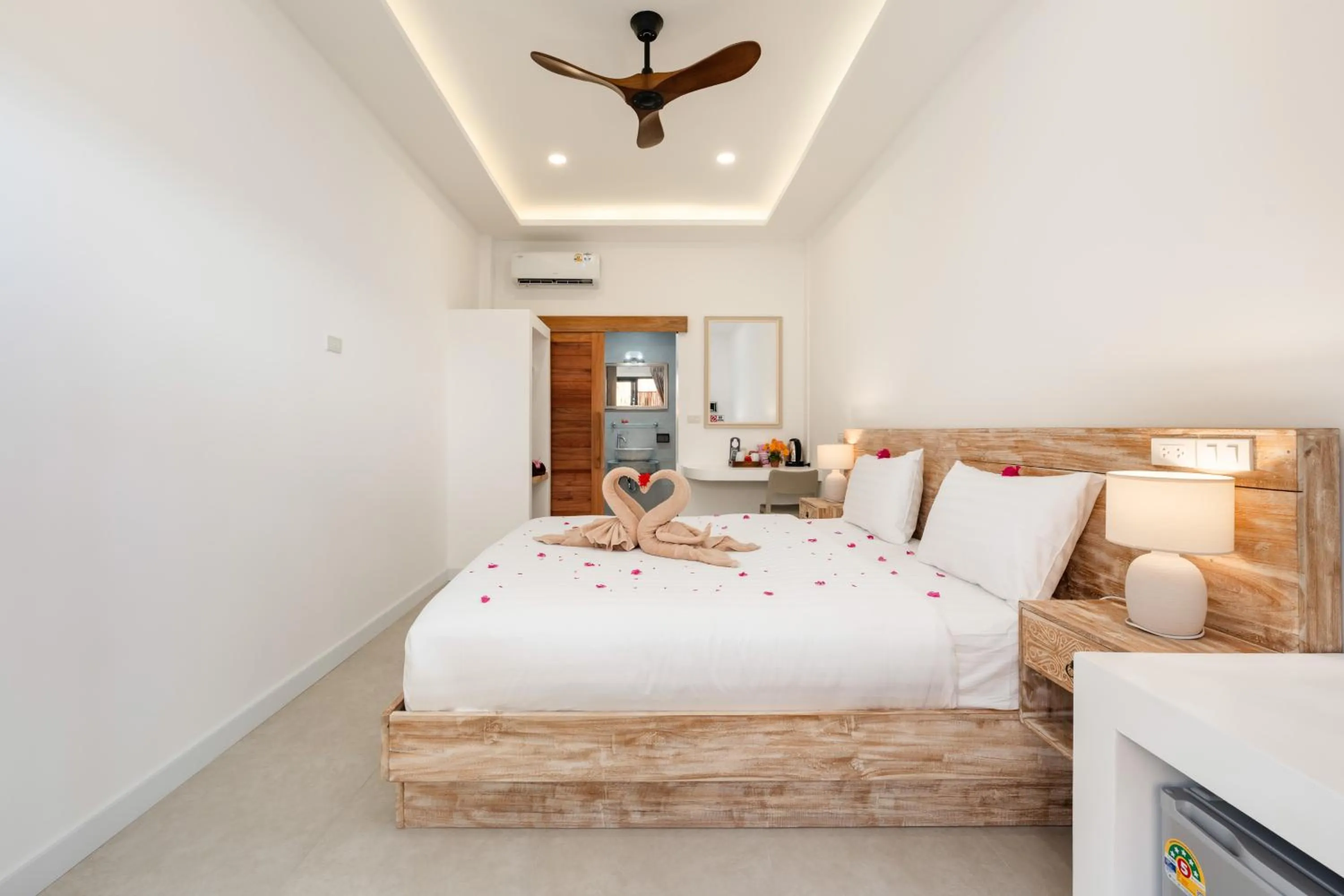 Photo of the whole room, Bed in Eden Extend Fisherman's village