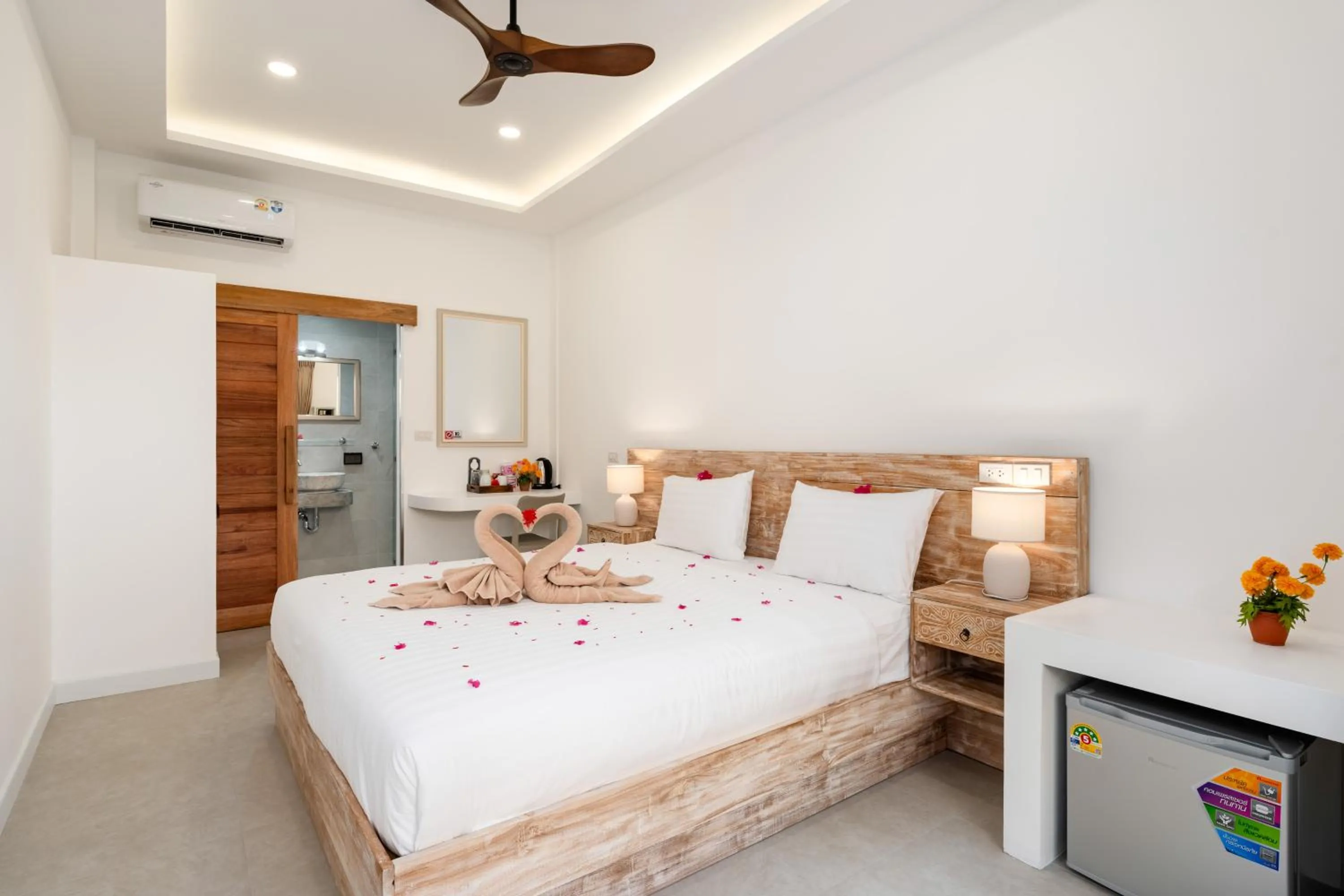 Photo of the whole room, Bed in Eden Extend Fisherman's village