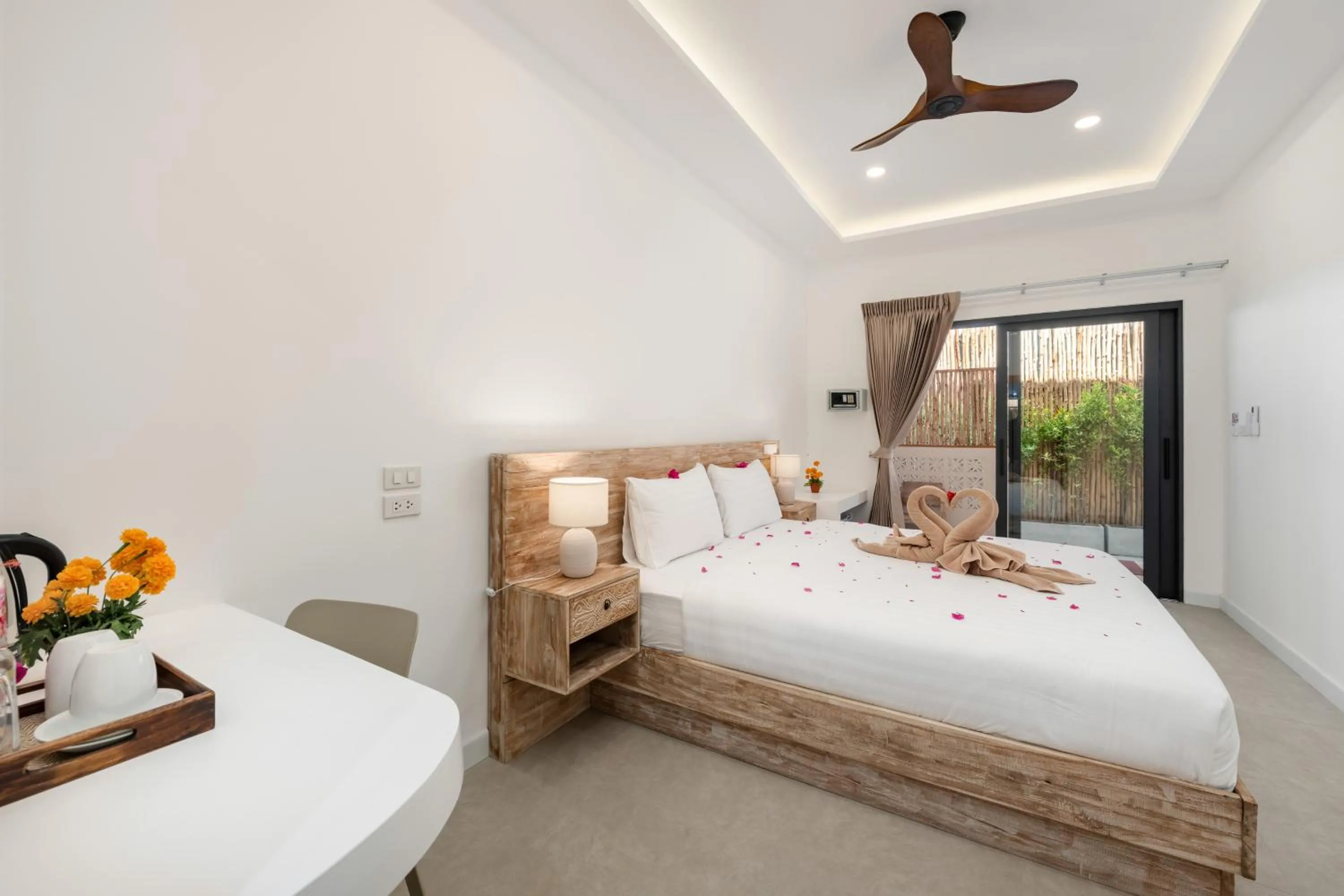 Patio, Bed in Eden Extend Fisherman's village