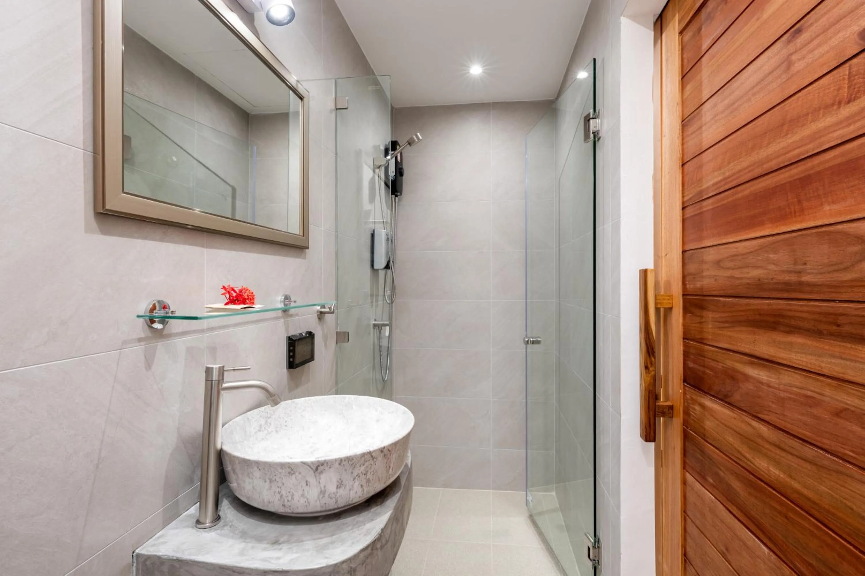 Shower in Eden Extend Fisherman's village
