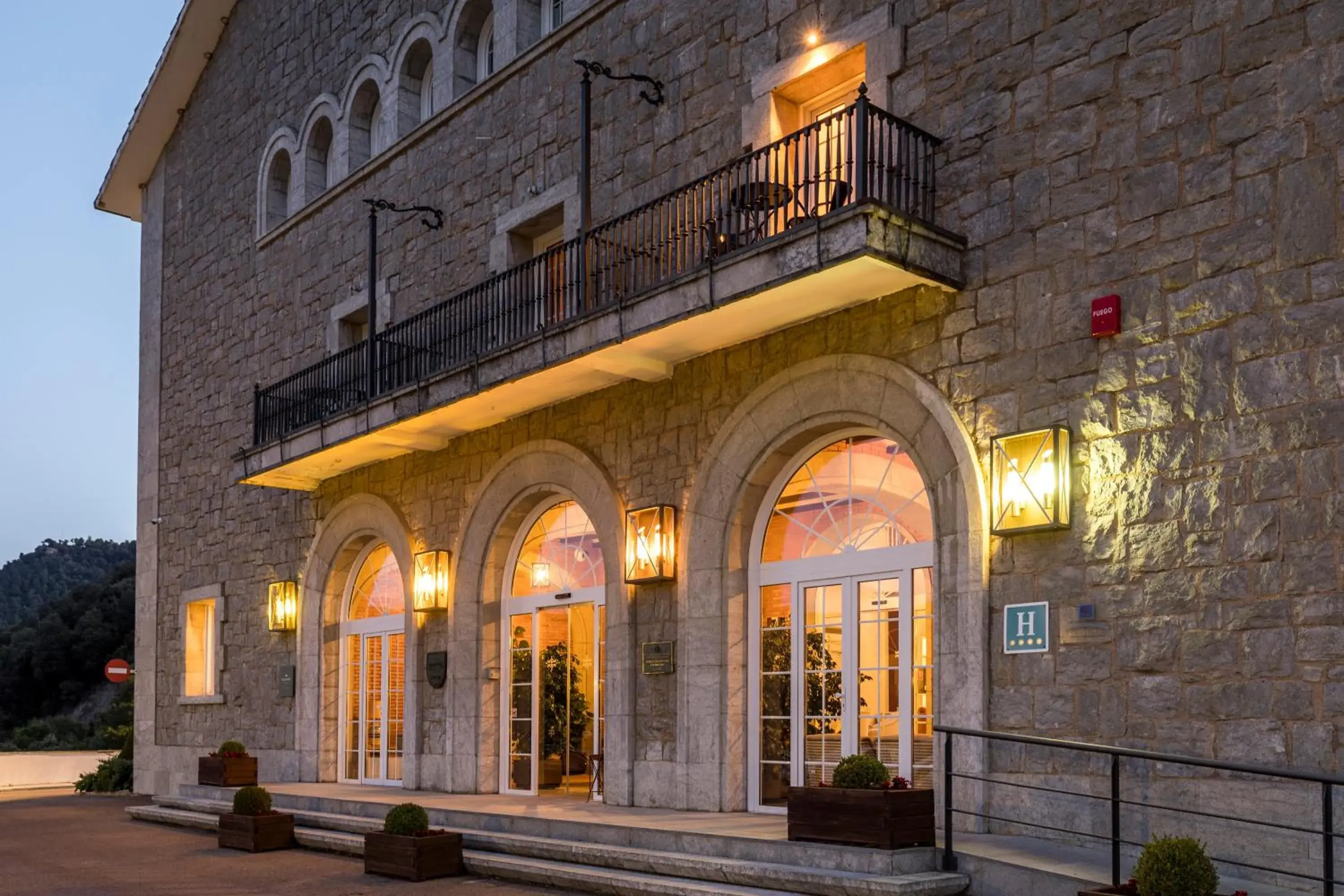 Facade/entrance in Parador de Vic-Sau Facade/entrance in Parador de Vic-Sau