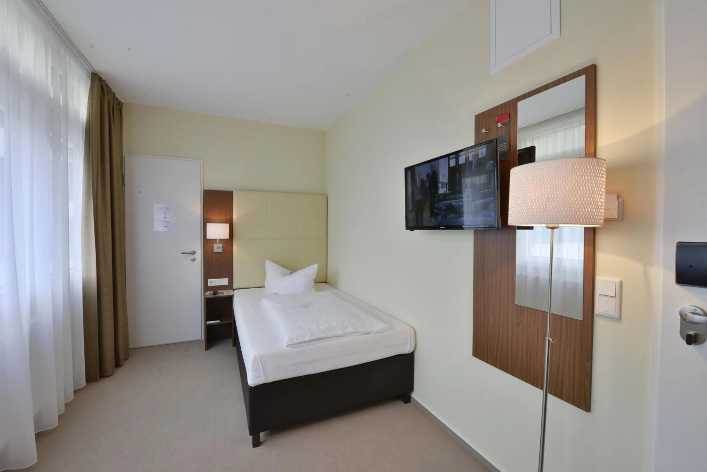 TV and multimedia, Bed in INVITE Hotel Fulda City Hauptbahnhof