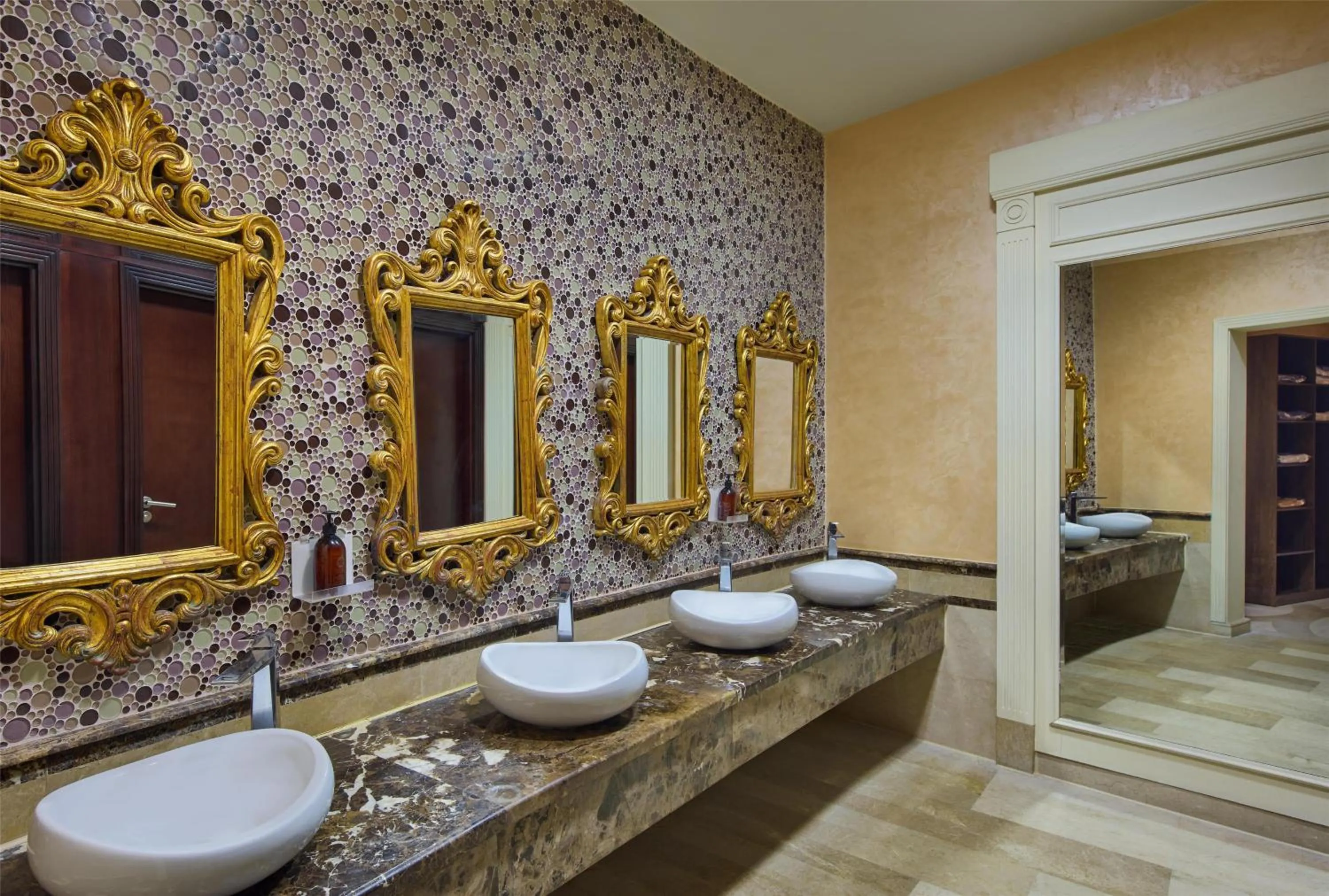 Bedroom in Royal Maxim Palace Kempinski Cairo