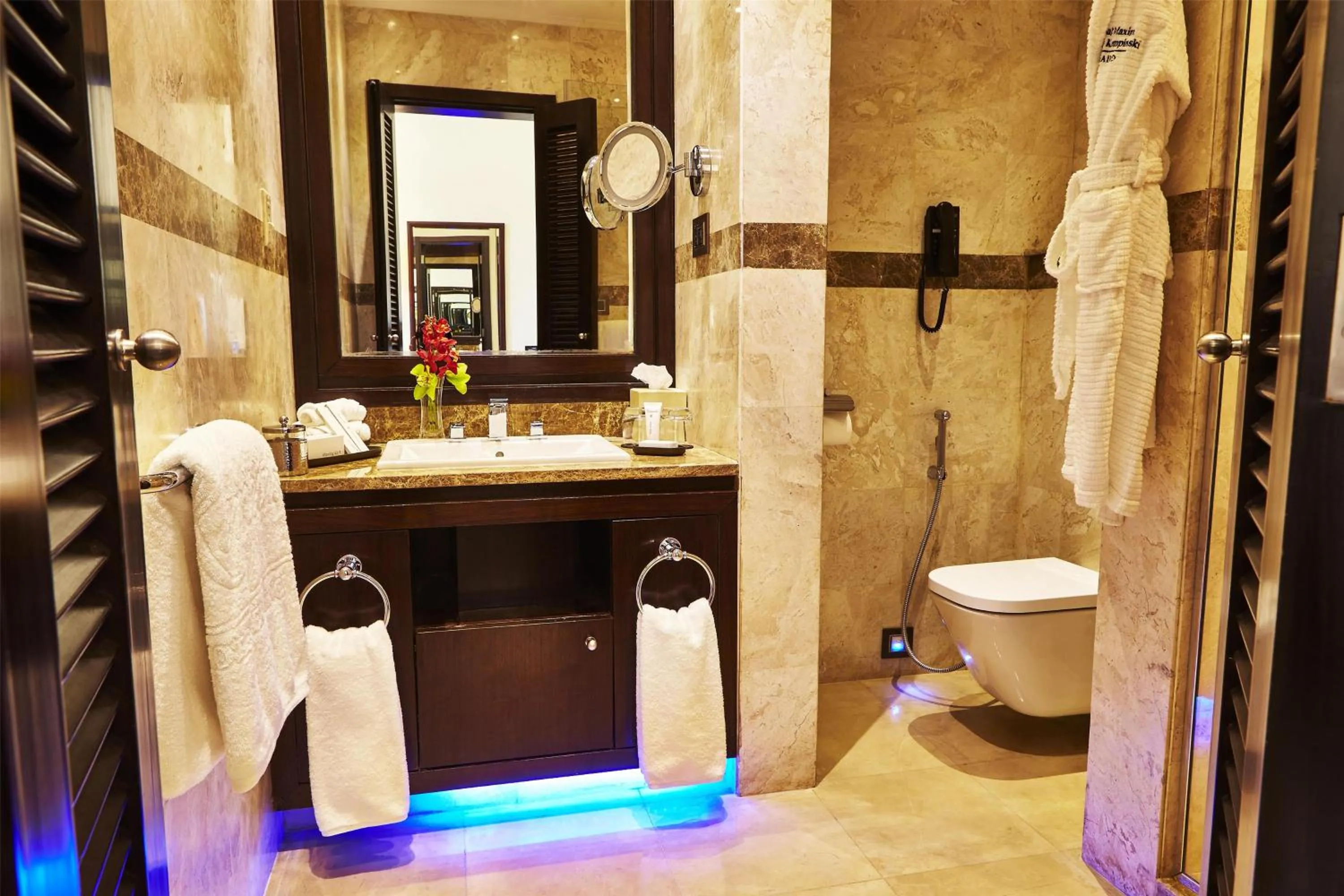 Bathroom in Royal Maxim Palace Kempinski Cairo