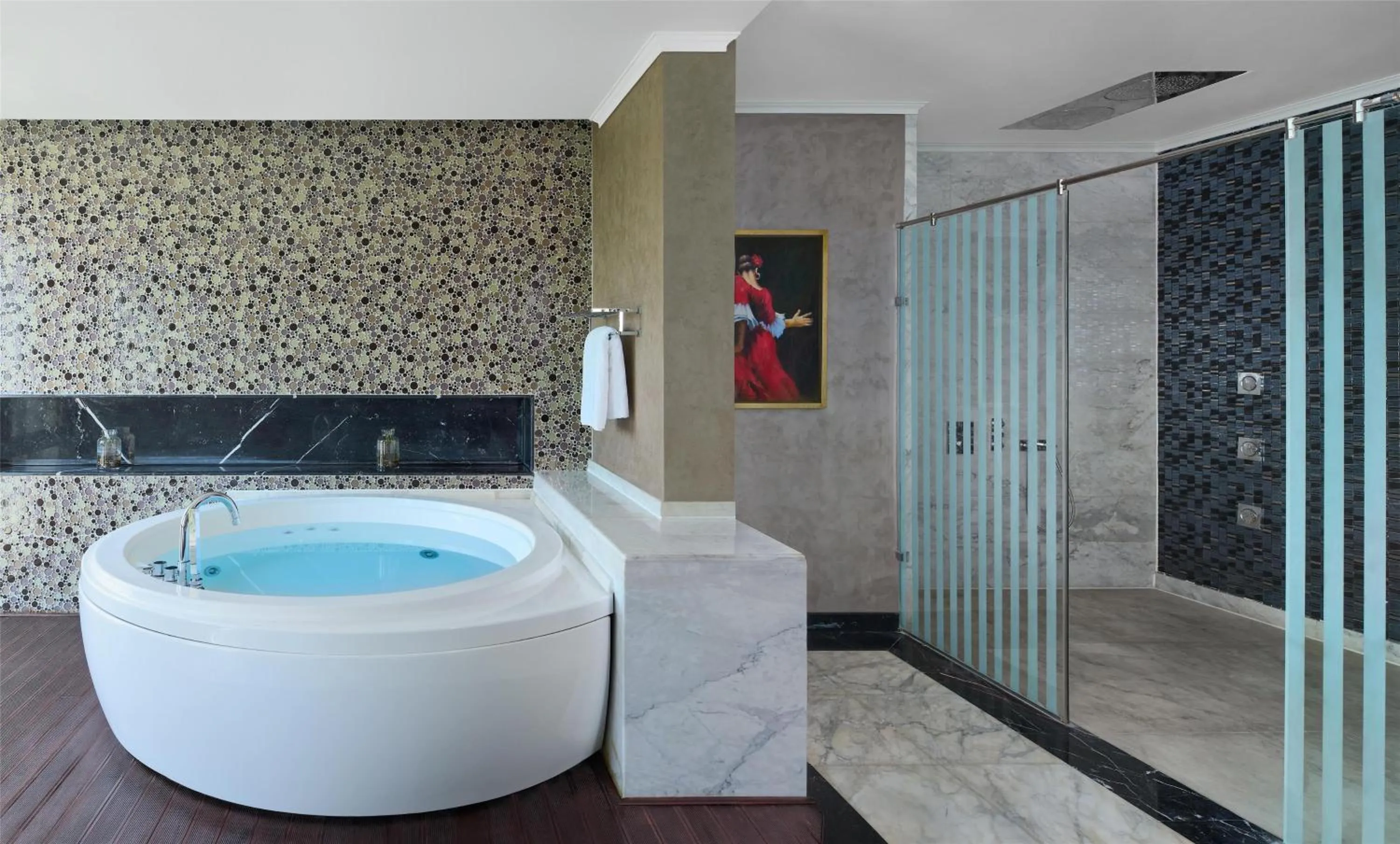 Bedroom in Royal Maxim Palace Kempinski Cairo