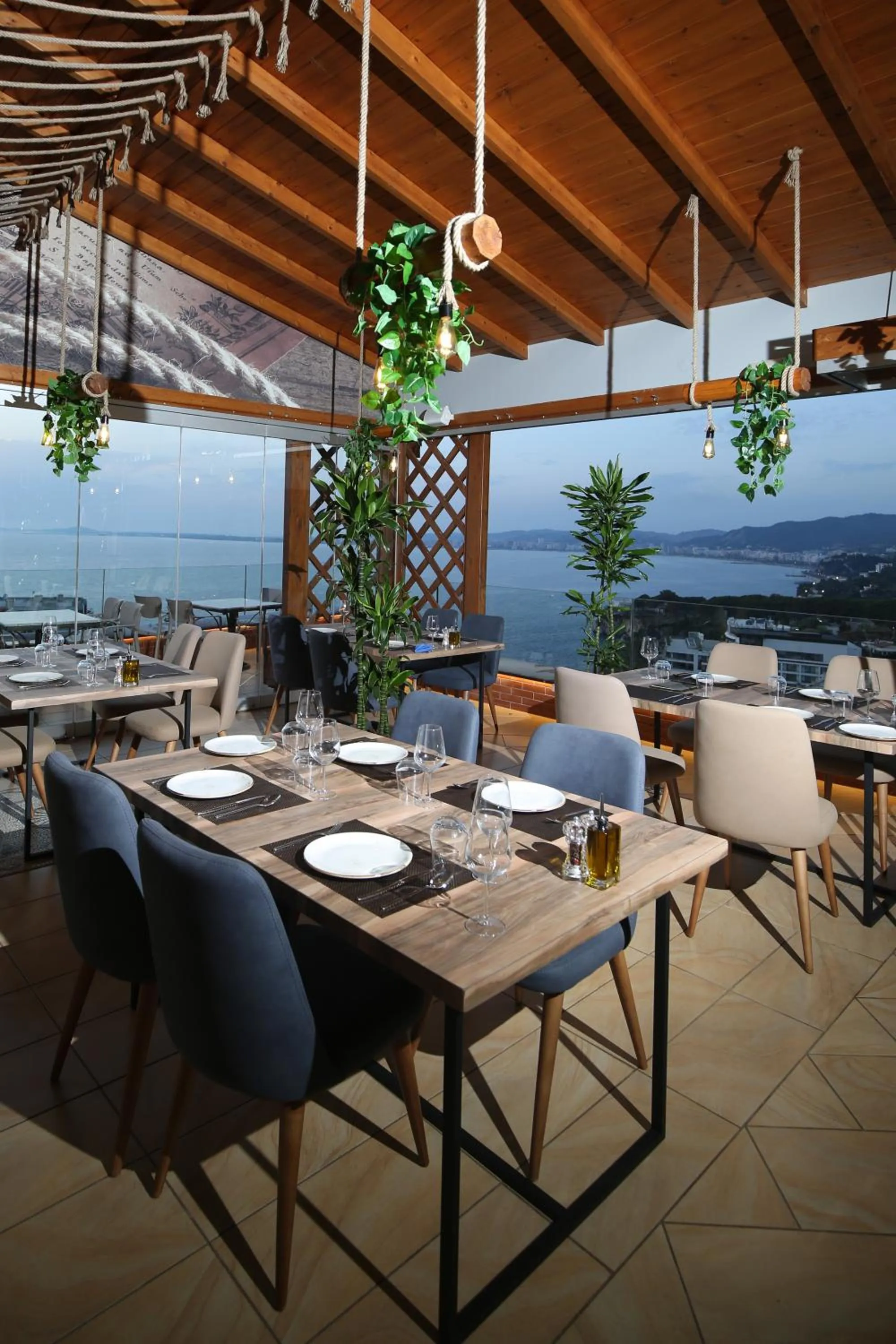 Restaurant/places to eat in Aliko Hotel