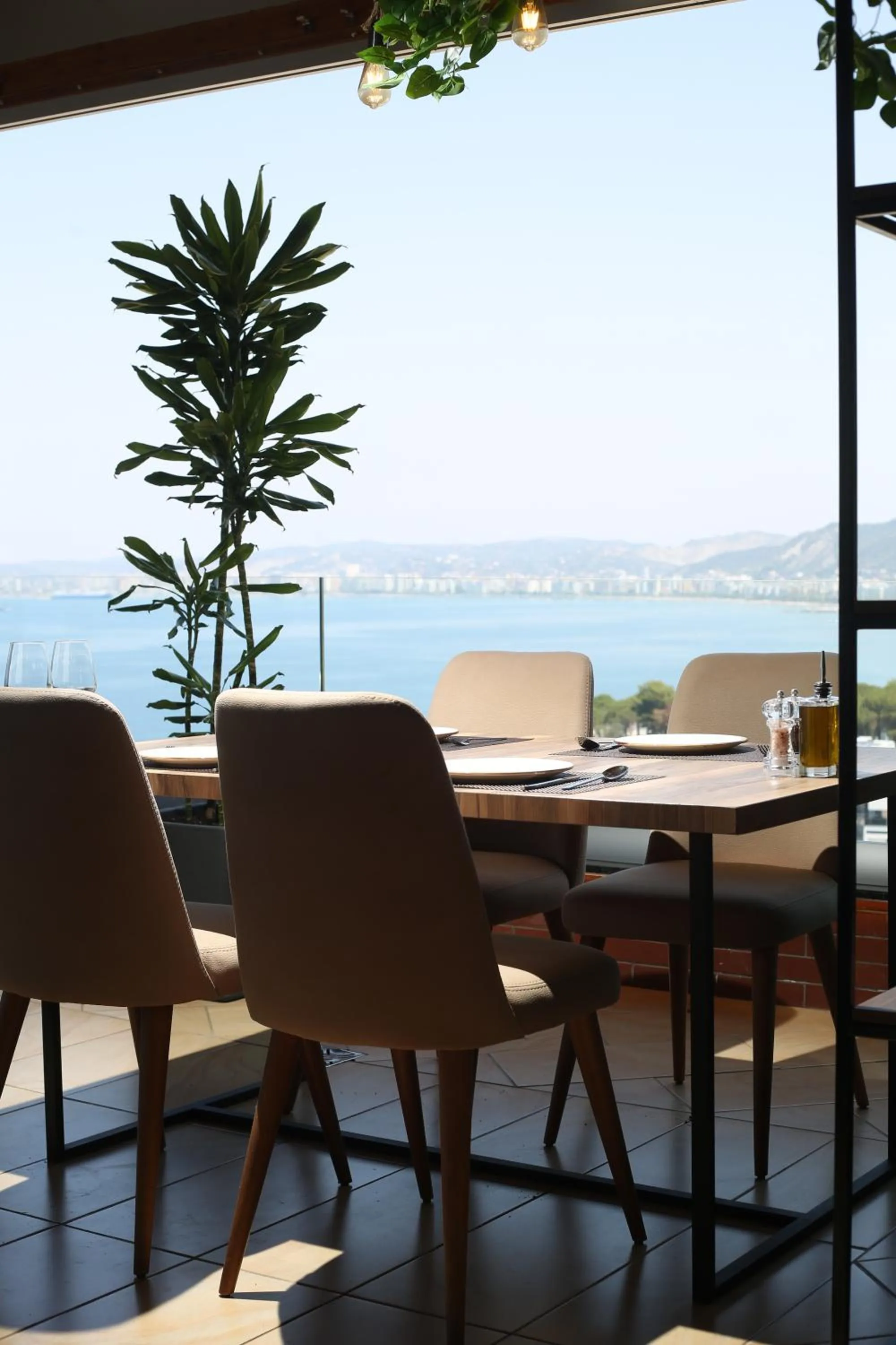 Dining area in Aliko Hotel