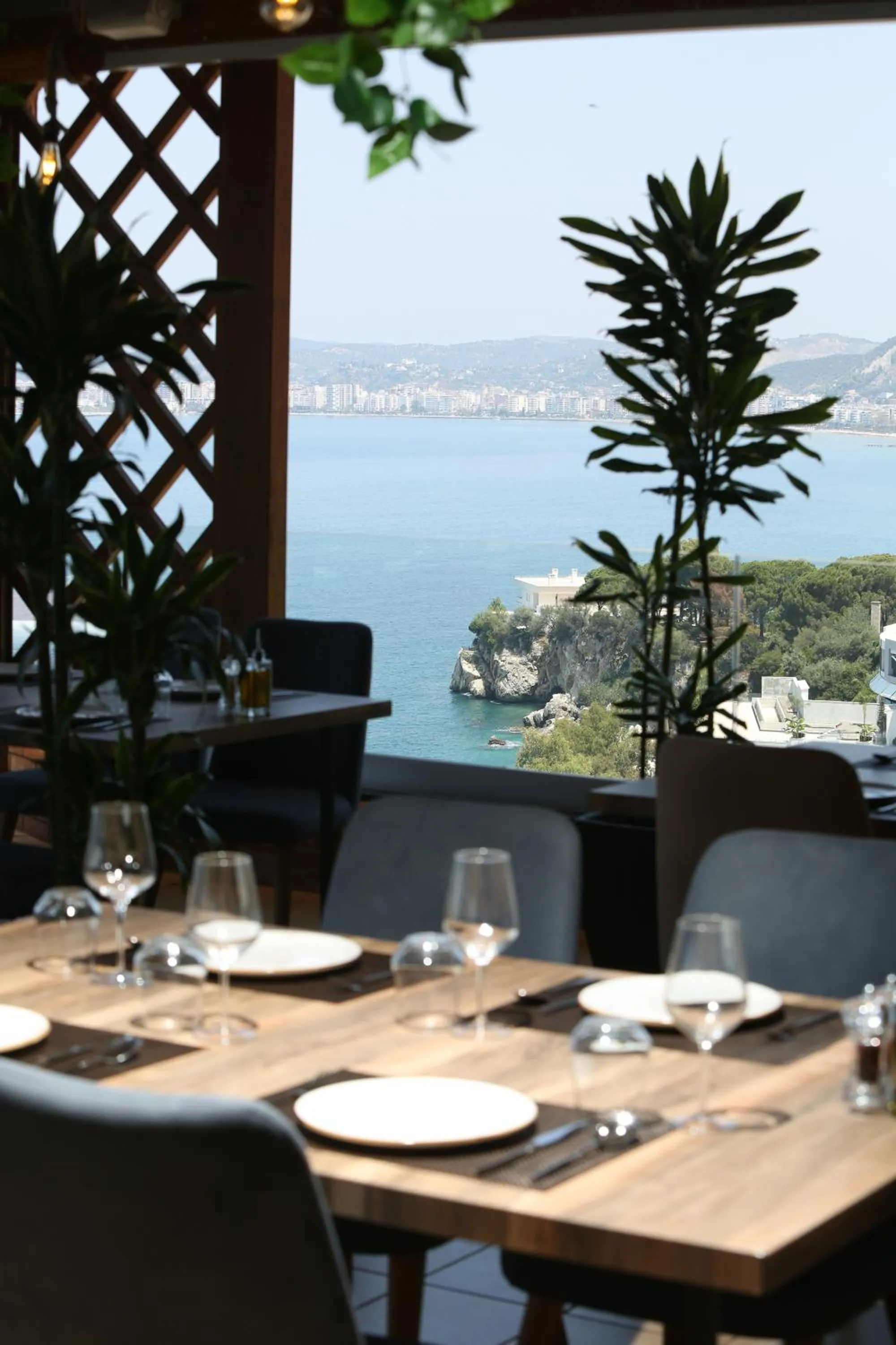 Restaurant/places to eat in Aliko Hotel