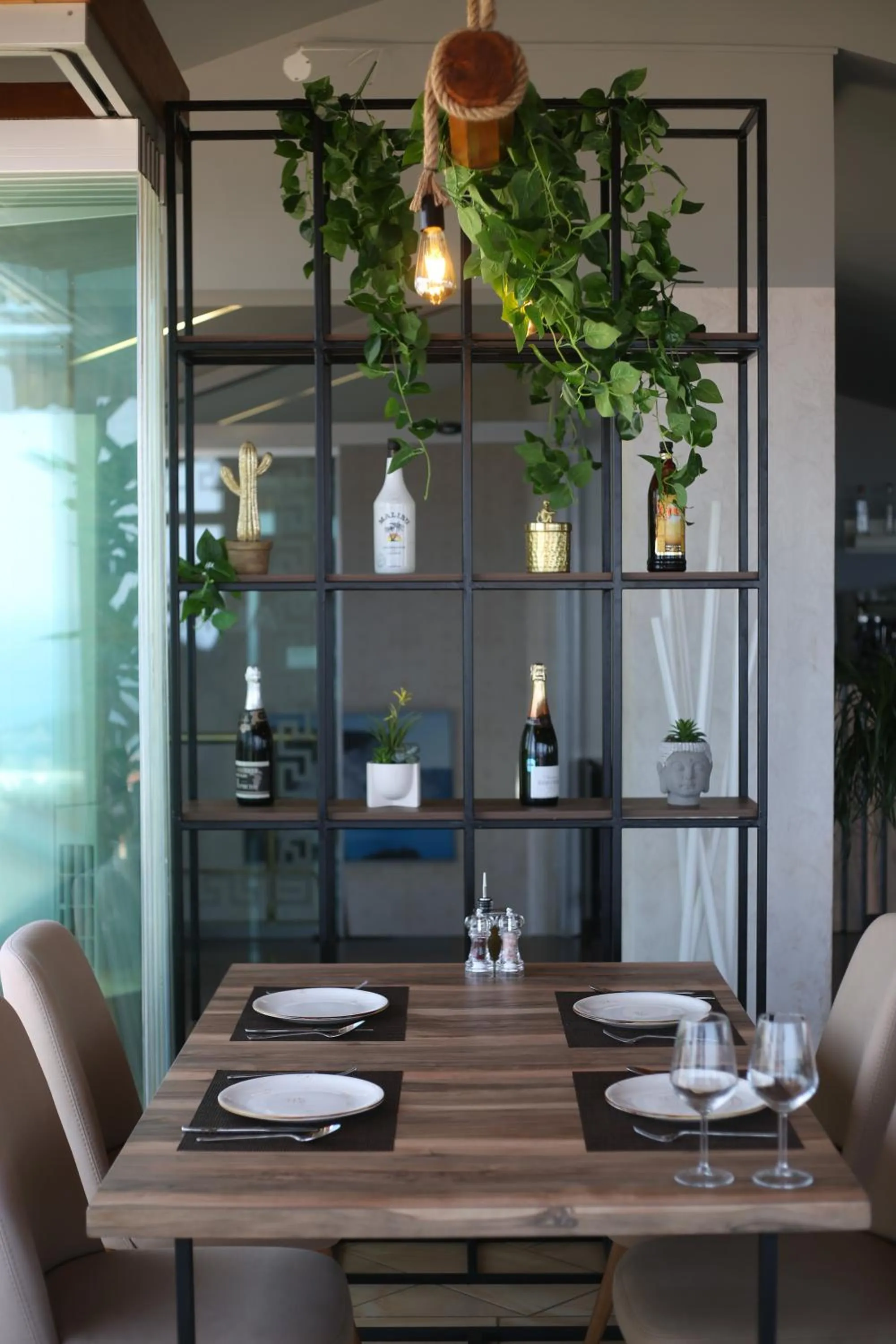 Seating area in Aliko Hotel