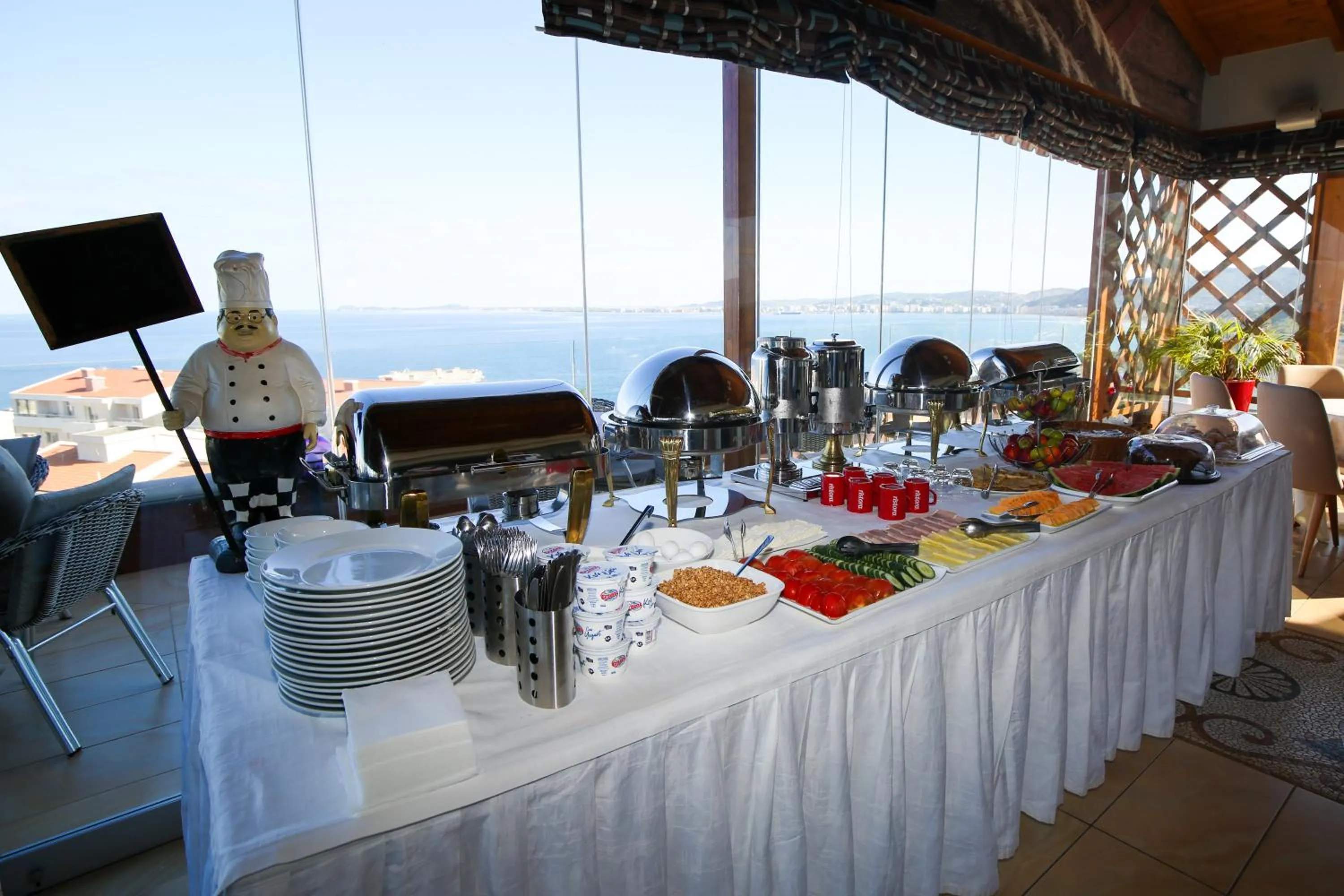 Food and drinks in Aliko Hotel