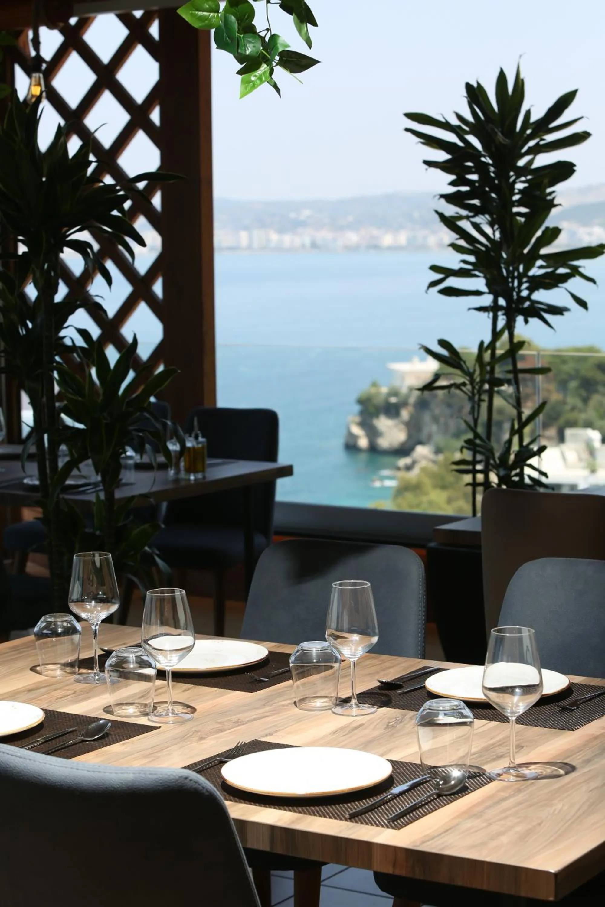 Restaurant/places to eat in Aliko Hotel