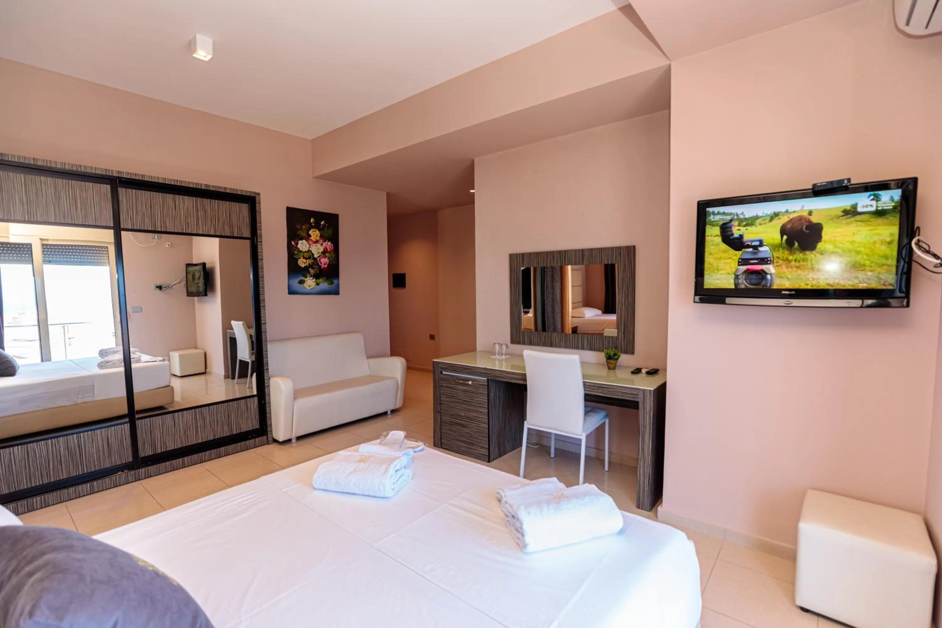 Photo of the whole room in Aliko Hotel