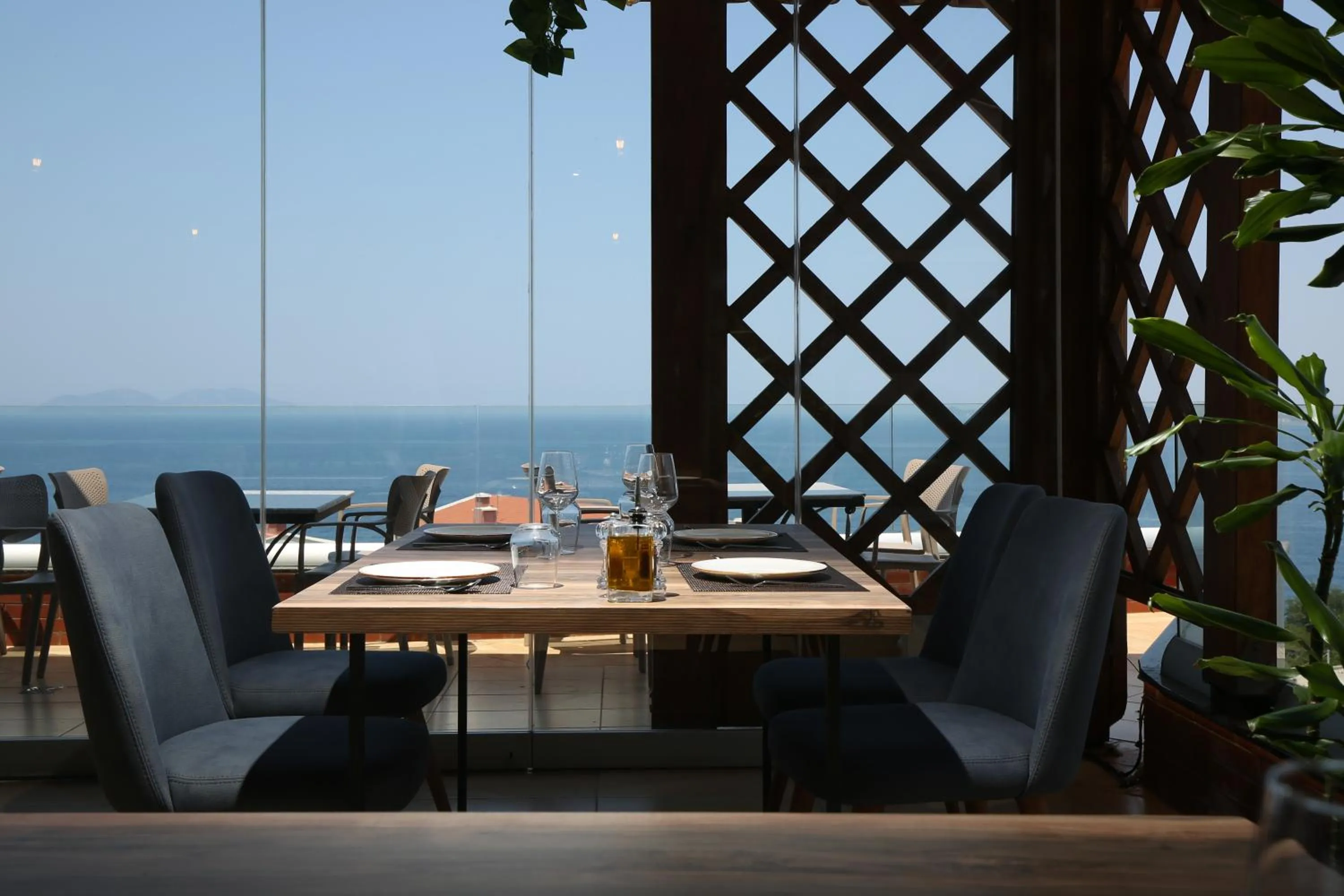 Restaurant/places to eat in Aliko Hotel