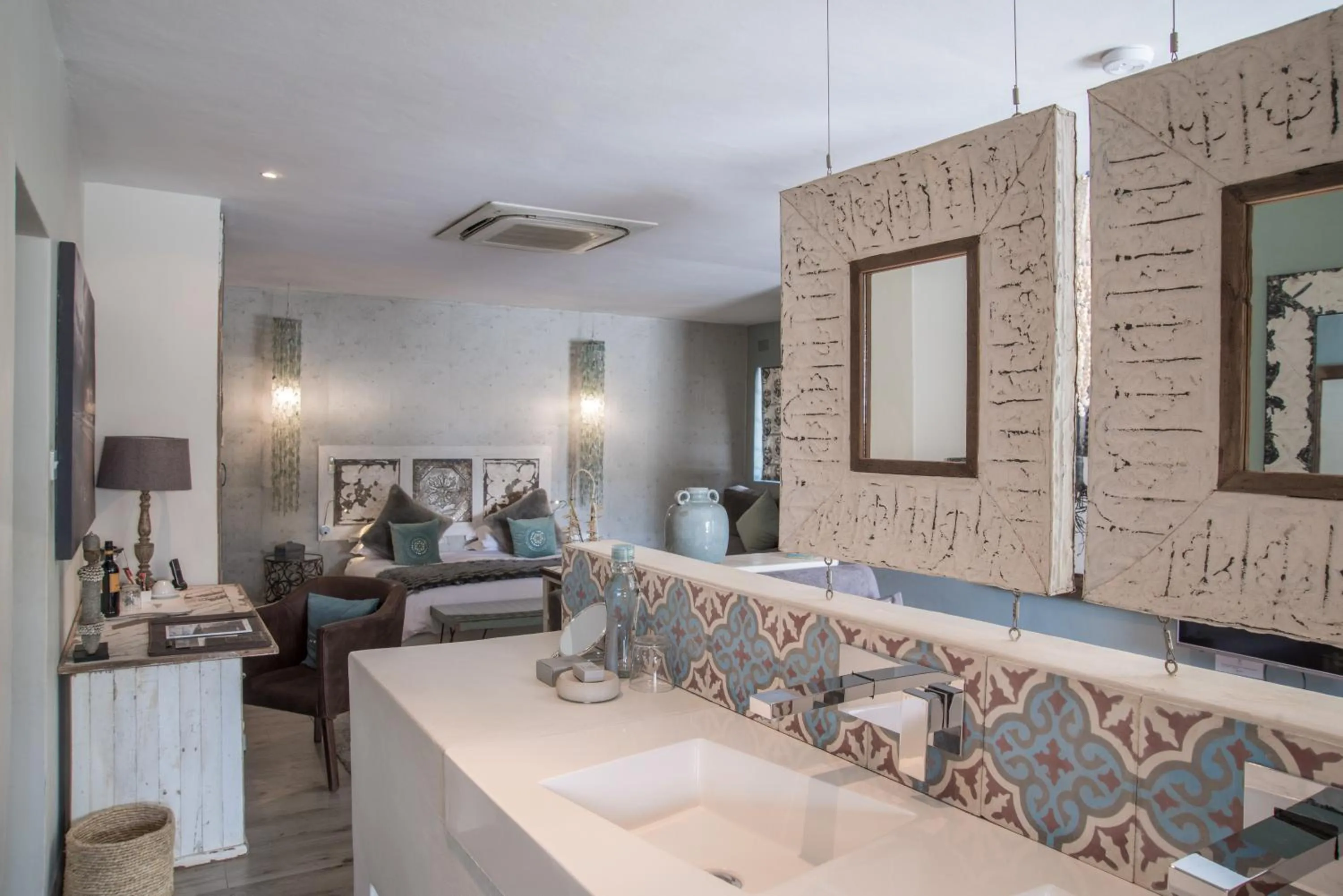 Bathroom, Bed in Latitude 13 Degrees