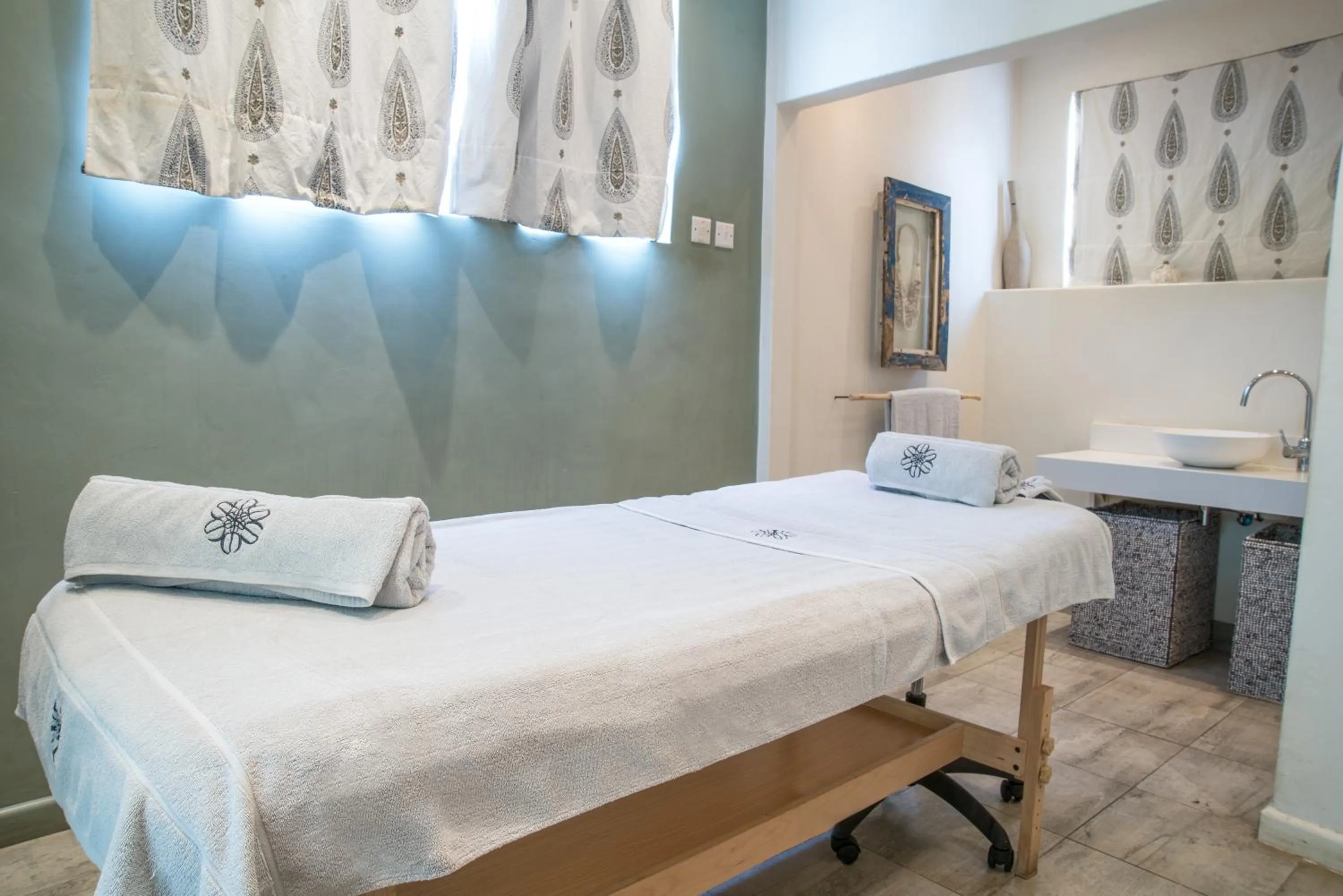 Massage, Bed in Latitude 13 Degrees