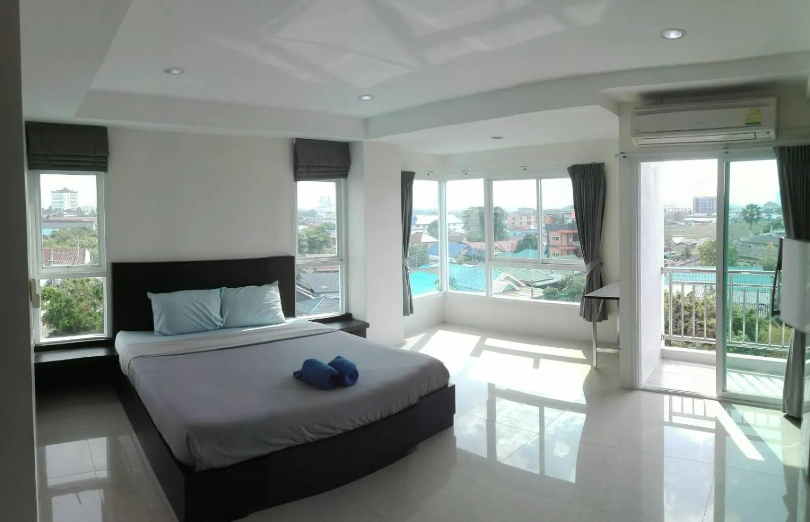 Property building, Bed in The Precious