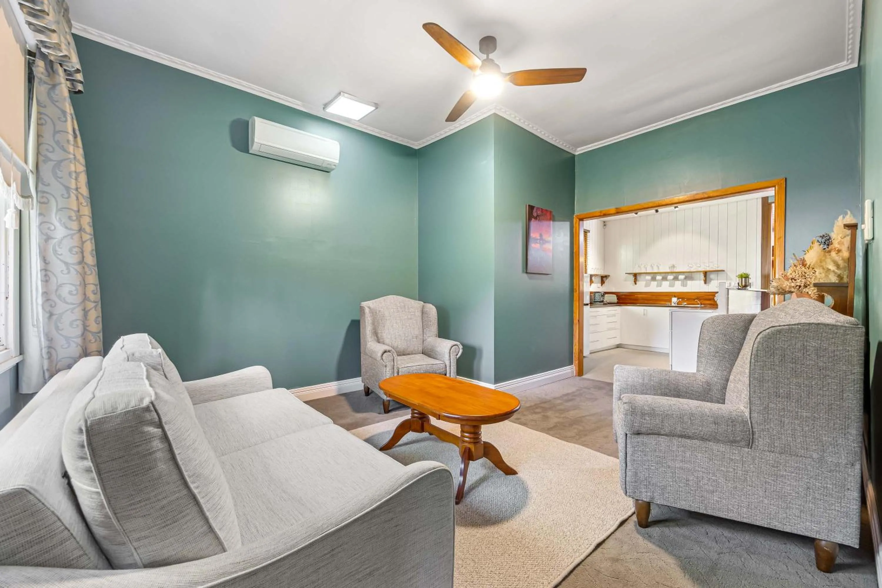 Seating area in Ballarat Cottages