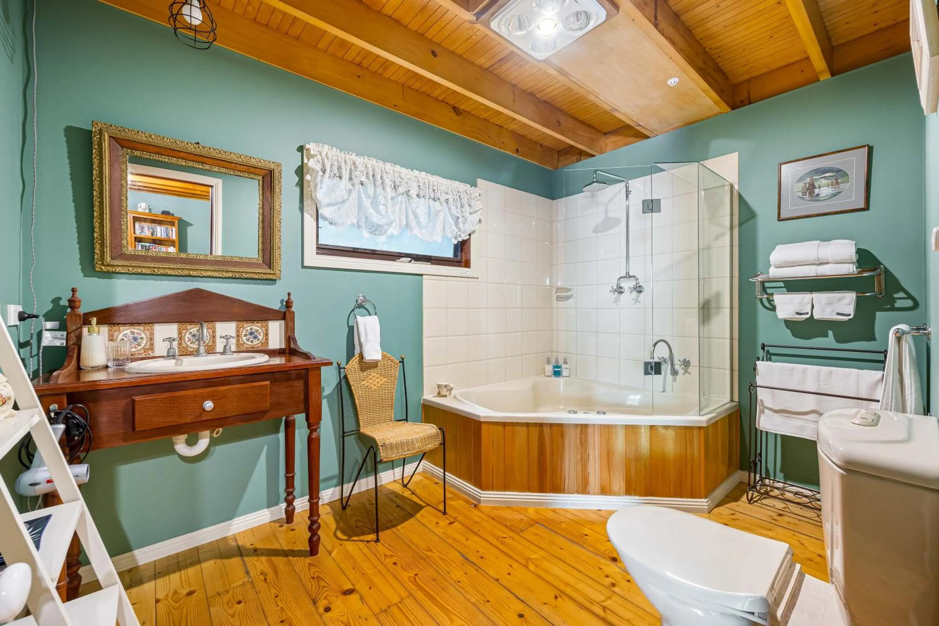 Bathroom in Ballarat Cottages
