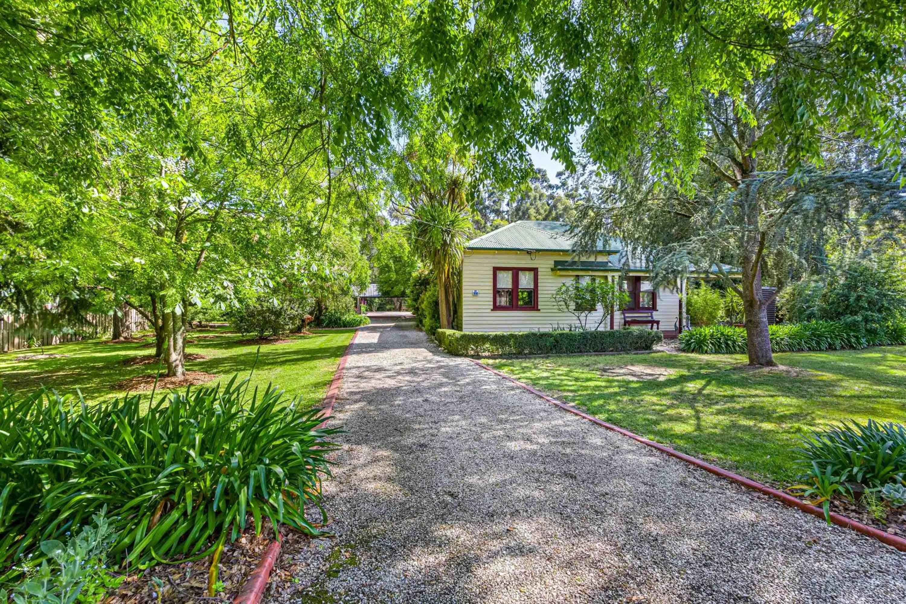 Property building in Ballarat Cottages
