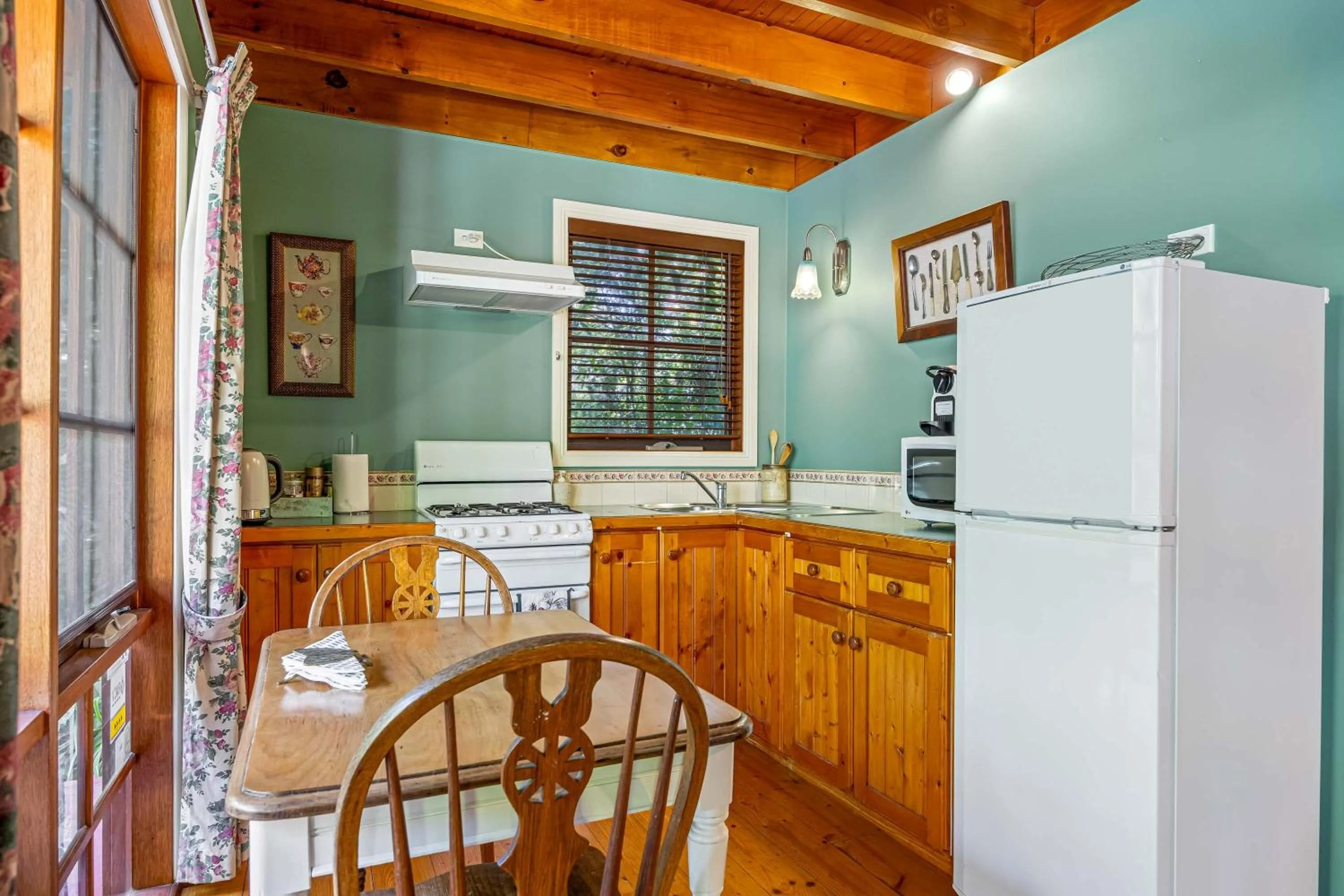 kitchen in Ballarat Cottages