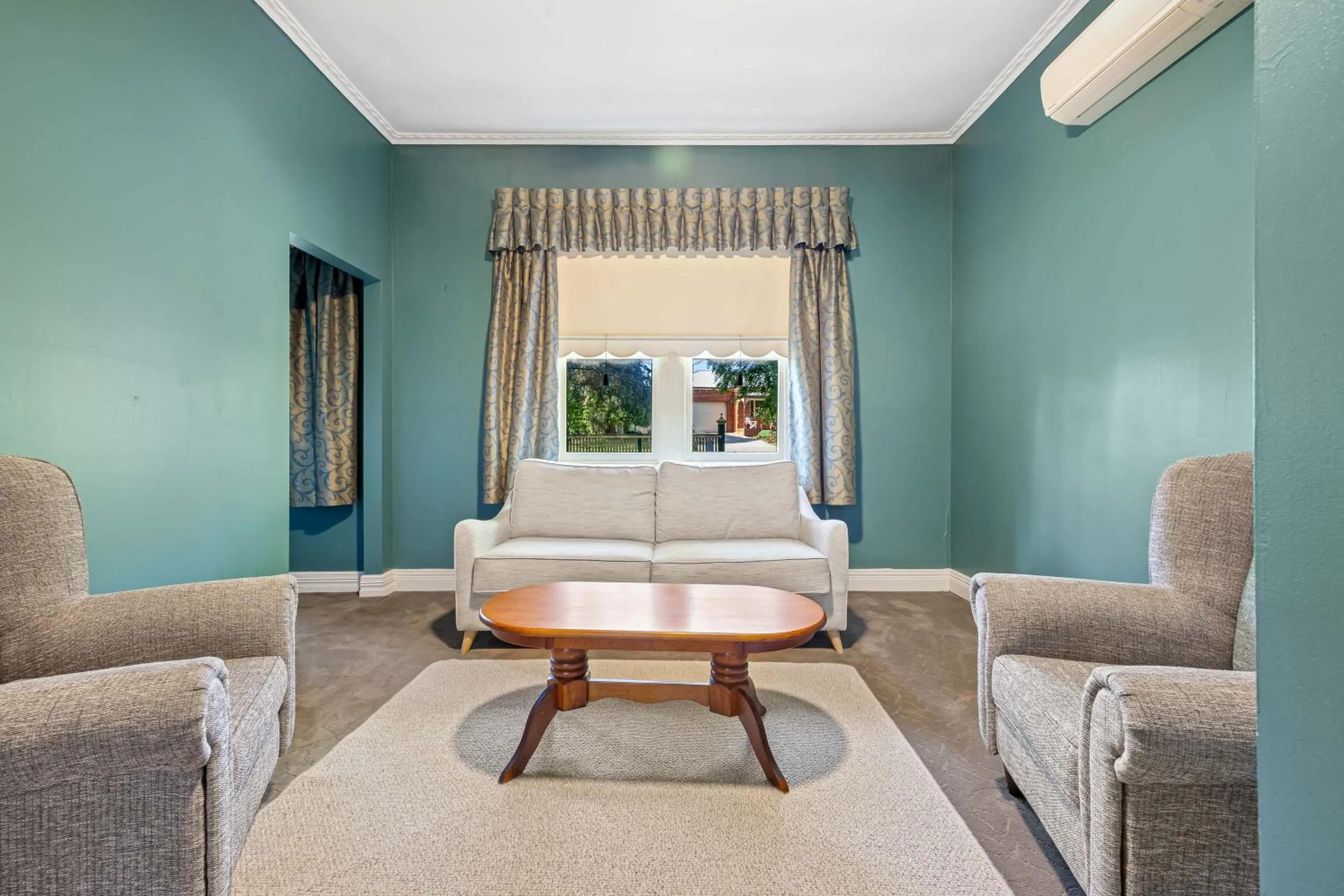 Seating area in Ballarat Cottages
