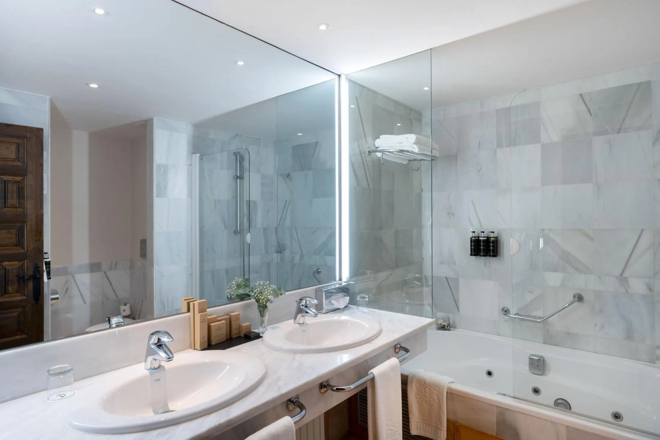 Bathroom in Parador de Sos del Rey Católico