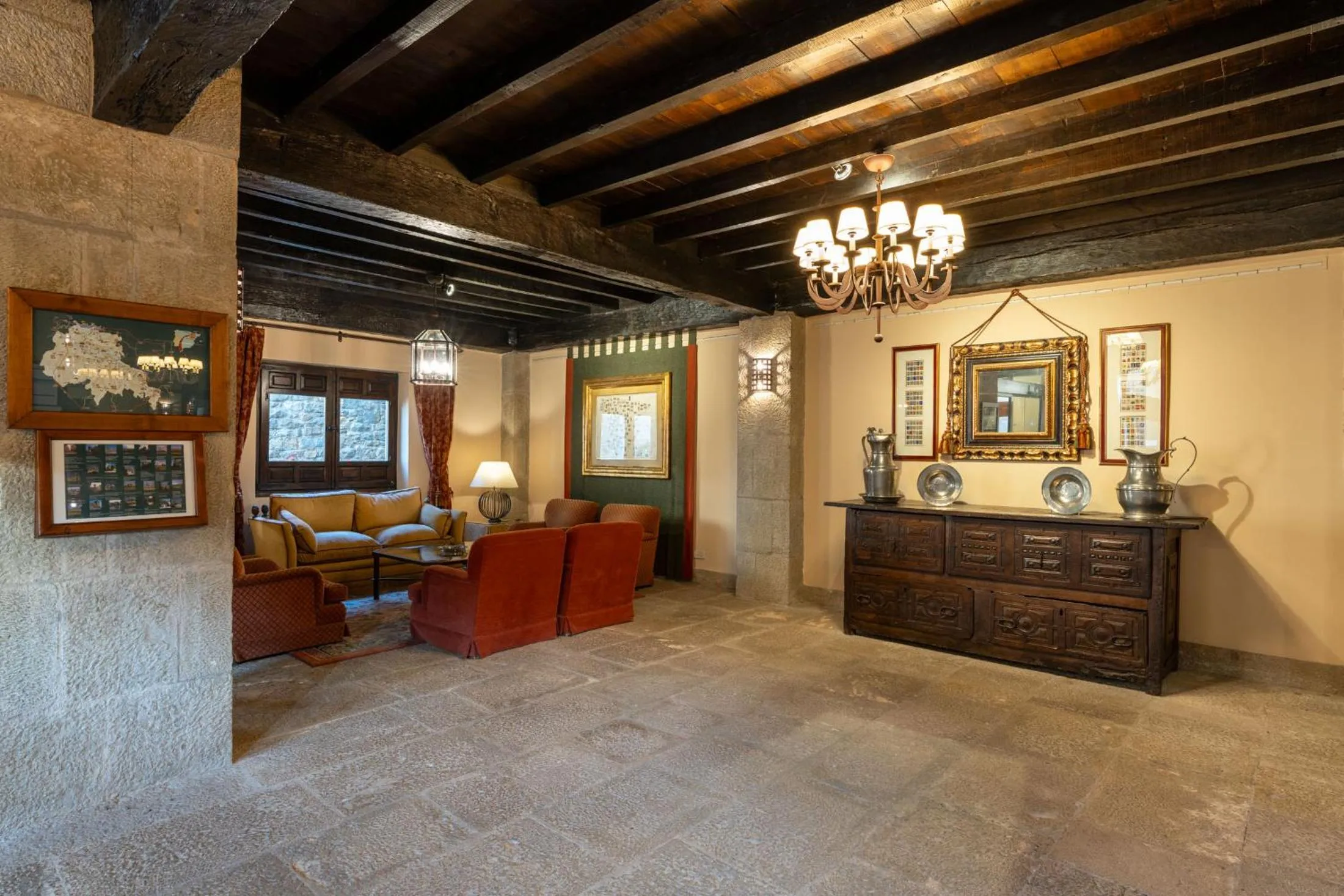 Lobby or reception in Parador de Sos del Rey Católico