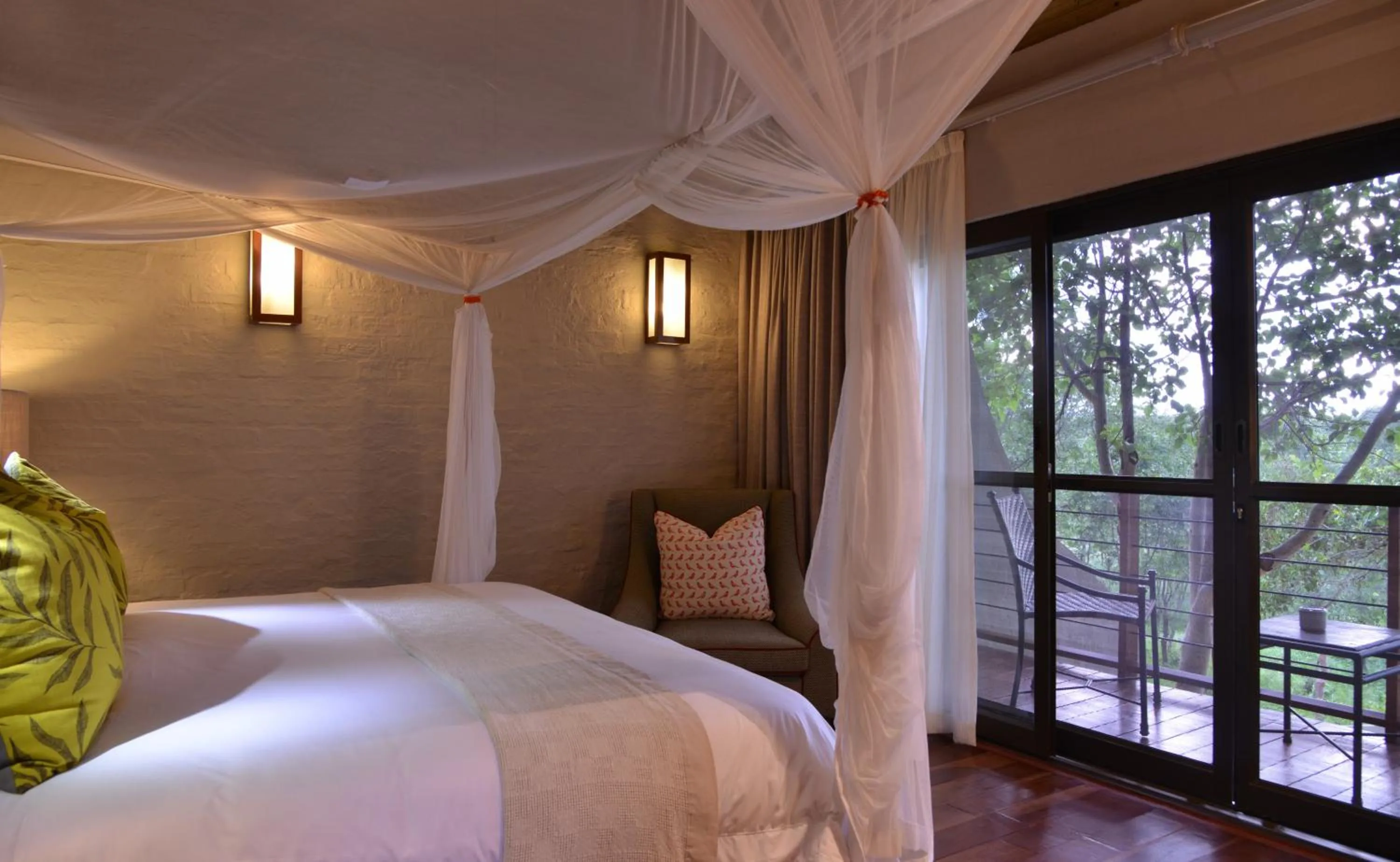 Garden, Bed in Victoria Falls Safari Suites