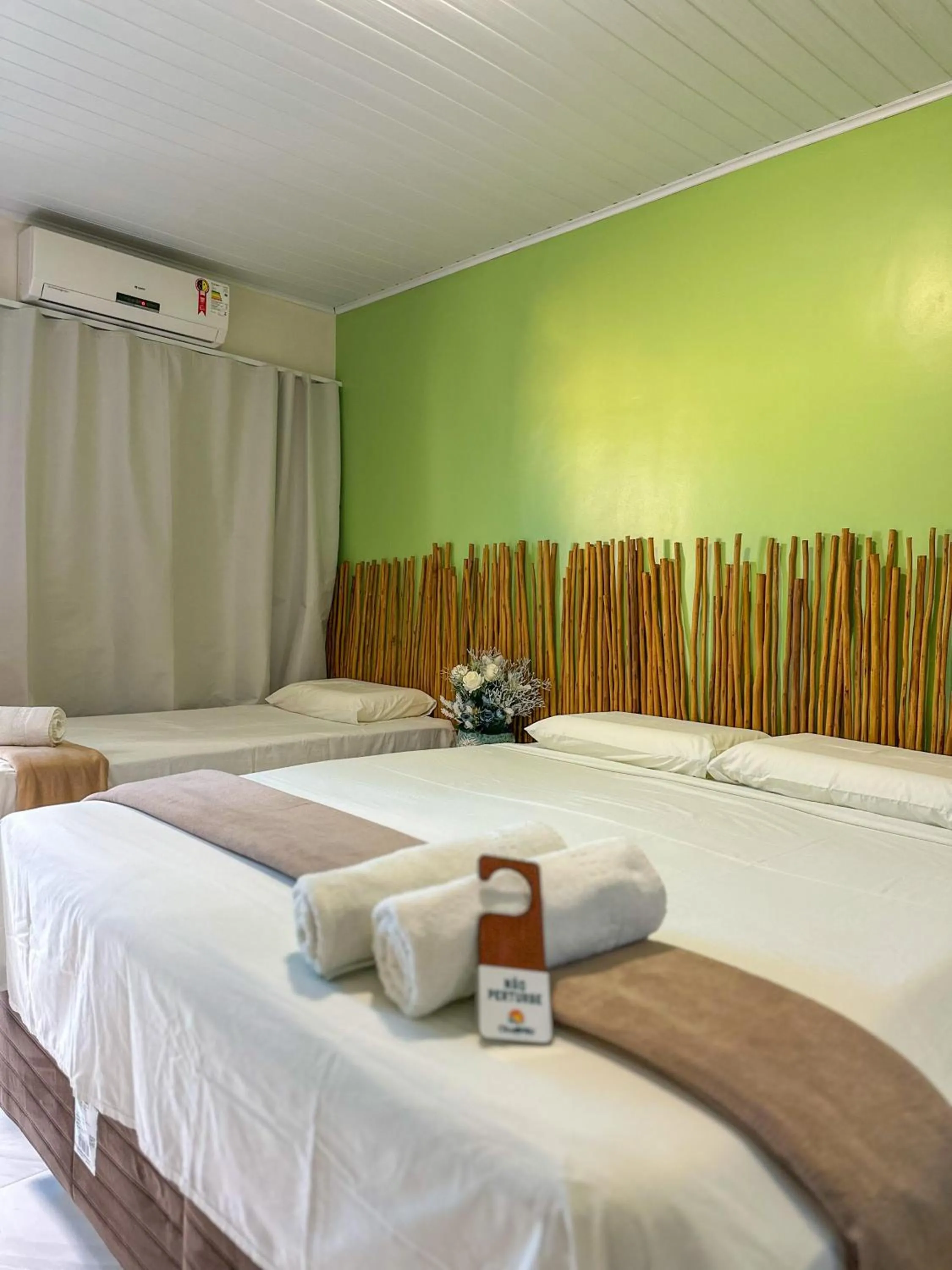 Bed in Pousada Camburi