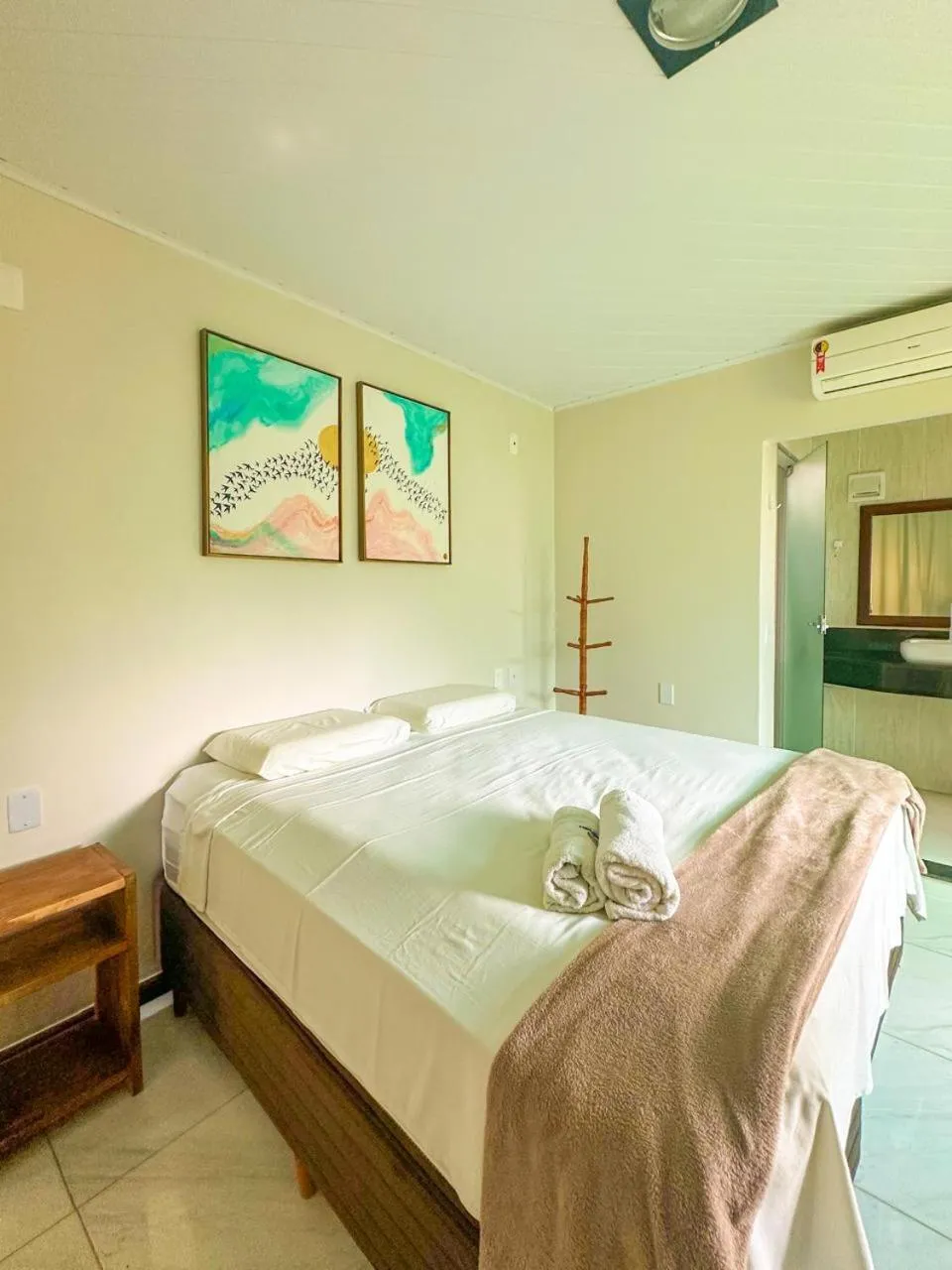 Bed in Pousada Camburi