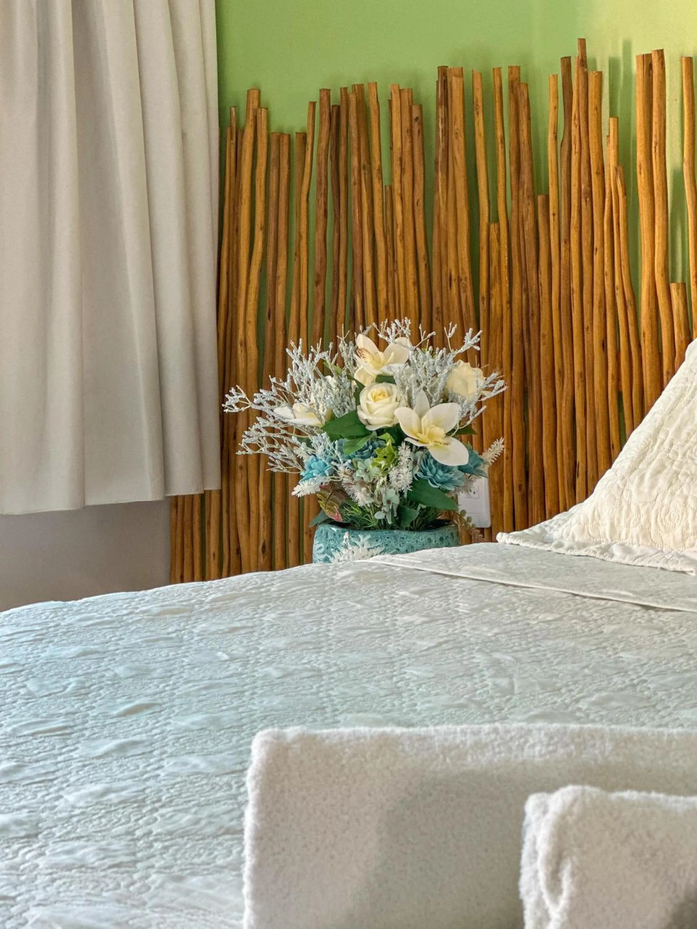 Bed in Pousada Camburi