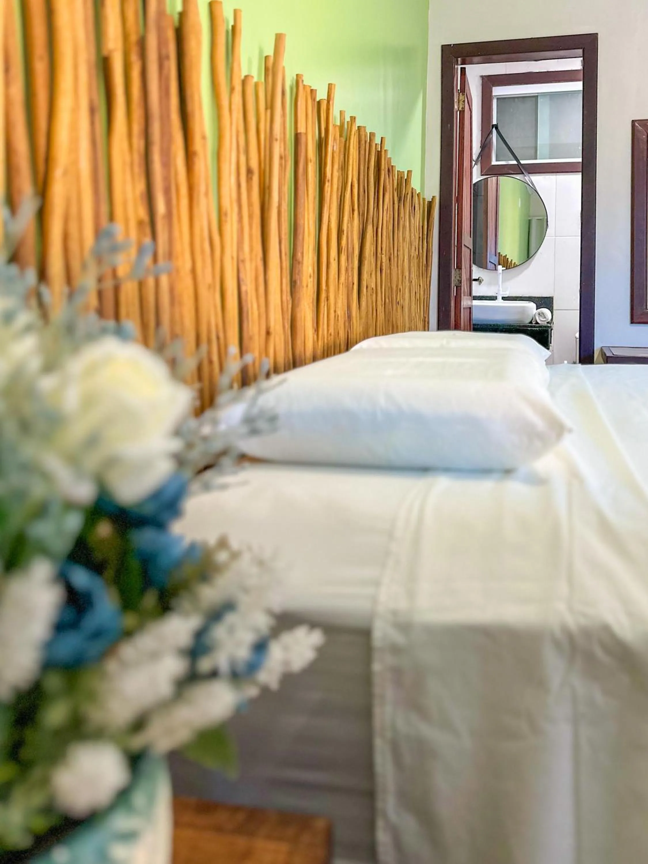 Bed in Pousada Camburi