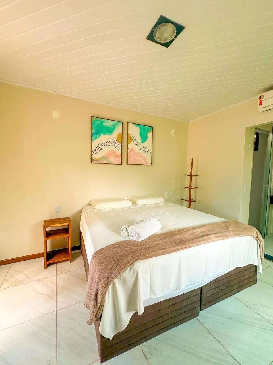 Bed in Pousada Camburi