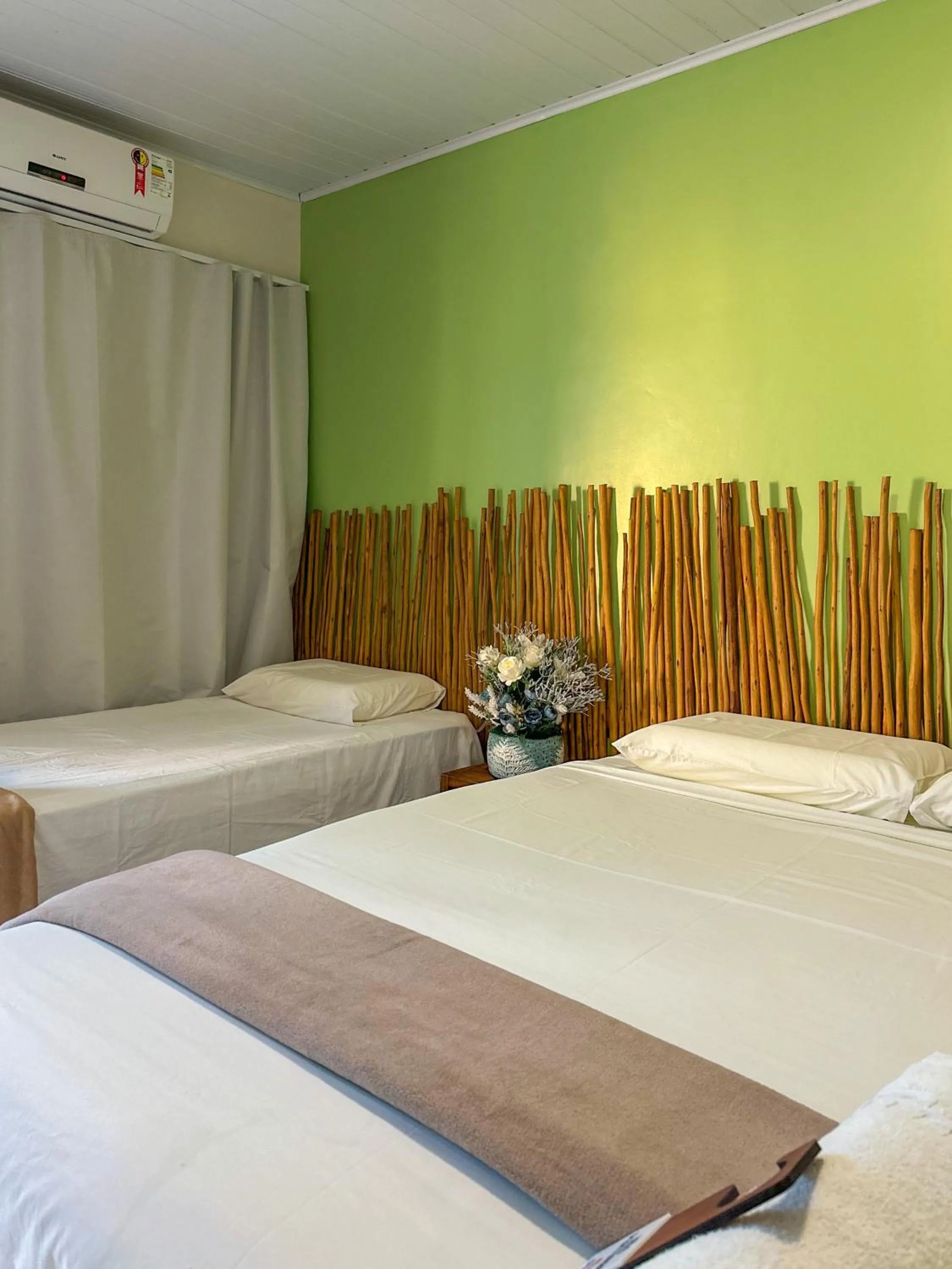 Bed in Pousada Camburi