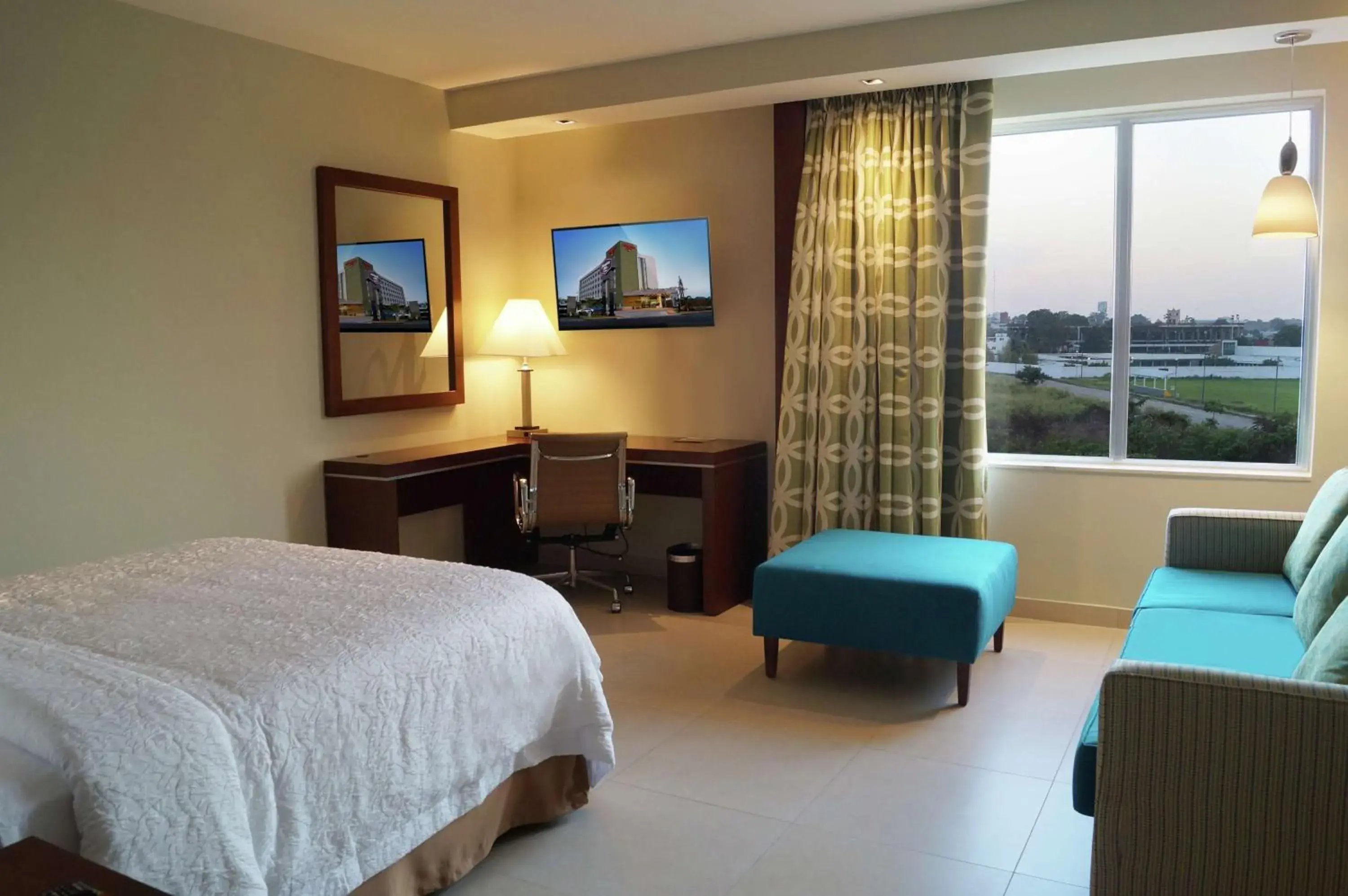 Bedroom, Bed in Hampton Inn by Hilton Villahermosa Bedroom, Bed in Hampton Inn by Hilton Villahermosa