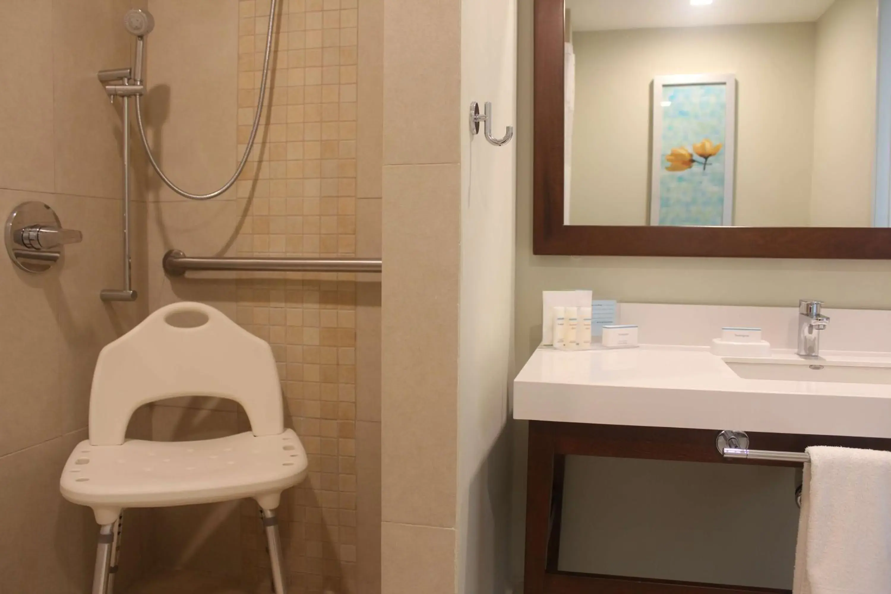Bathroom in Hampton Inn by Hilton Villahermosa Bathroom in Hampton Inn by Hilton Villahermosa