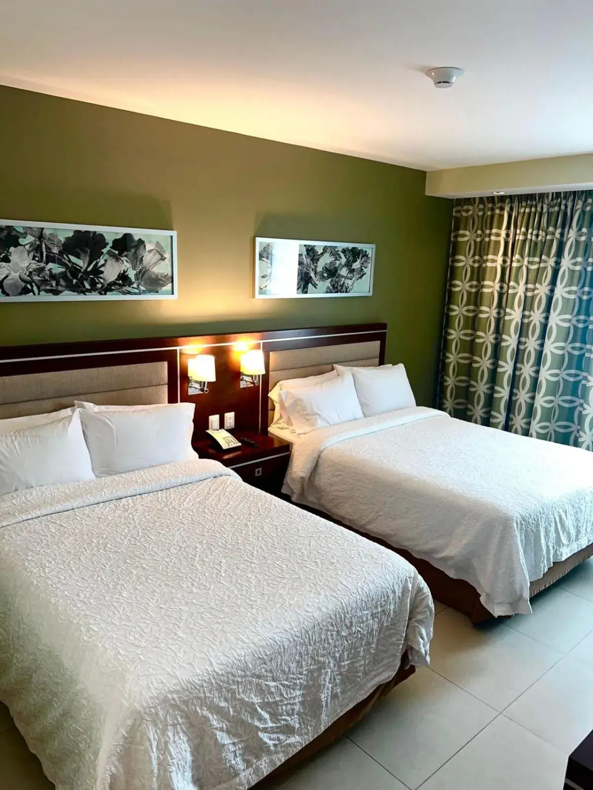 Property building, Bed in Hampton Inn by Hilton Villahermosa Property building, Bed in Hampton Inn by Hilton Villahermosa